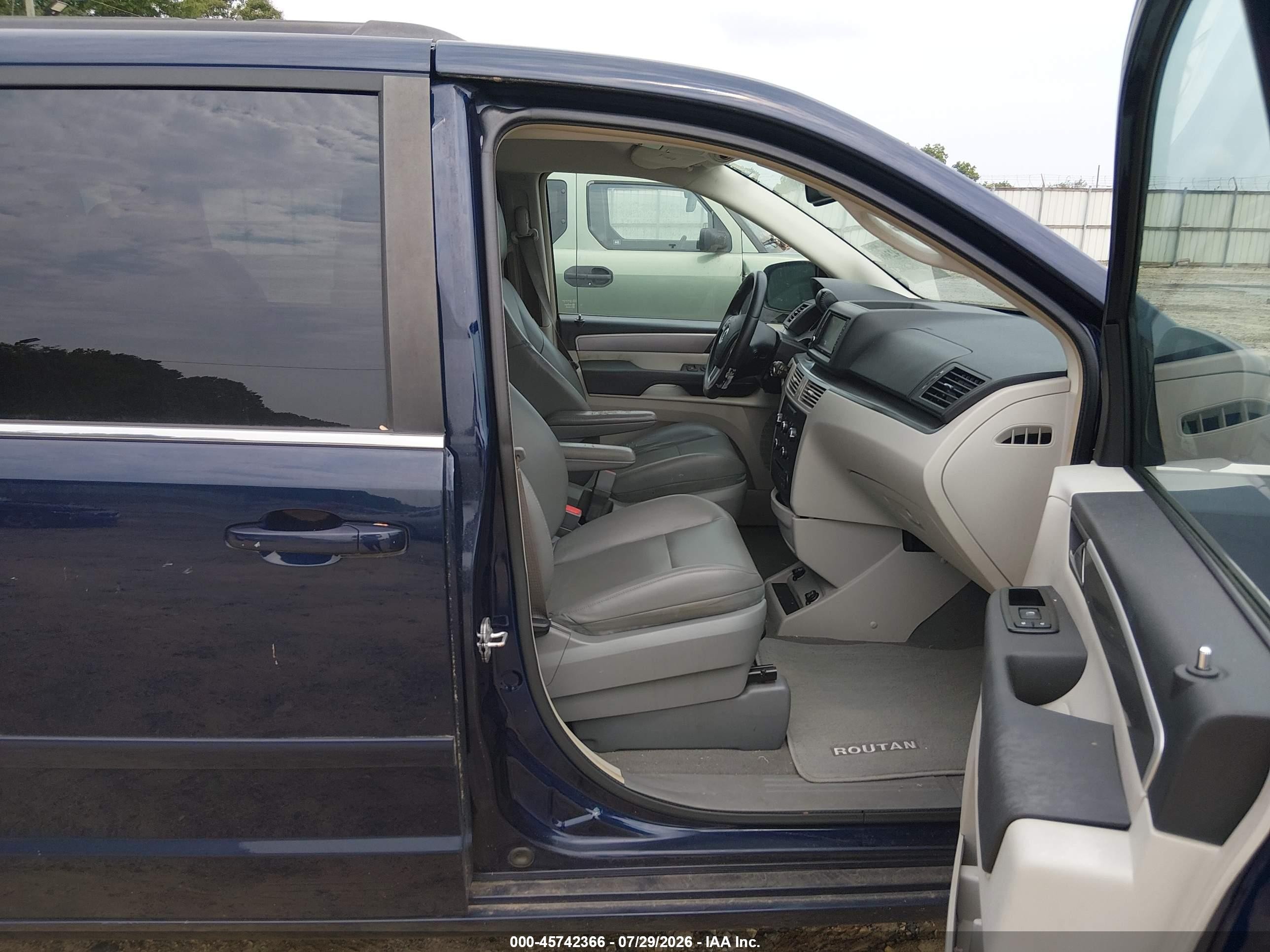 2014 Volkswagen Routan Se Синий vin: 2C4RVABG2ER134367