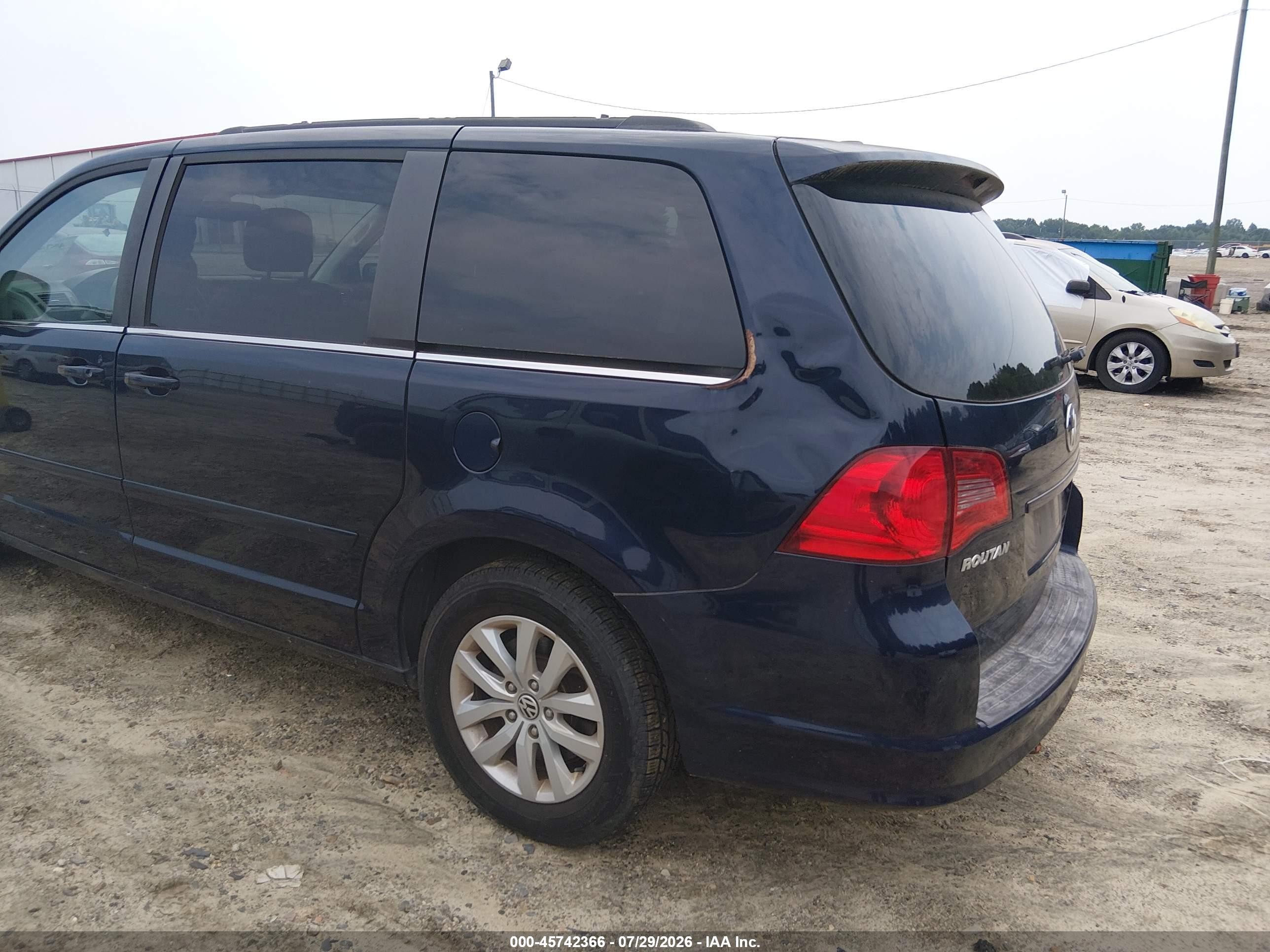 2014 Volkswagen Routan Se Синий vin: 2C4RVABG2ER134367