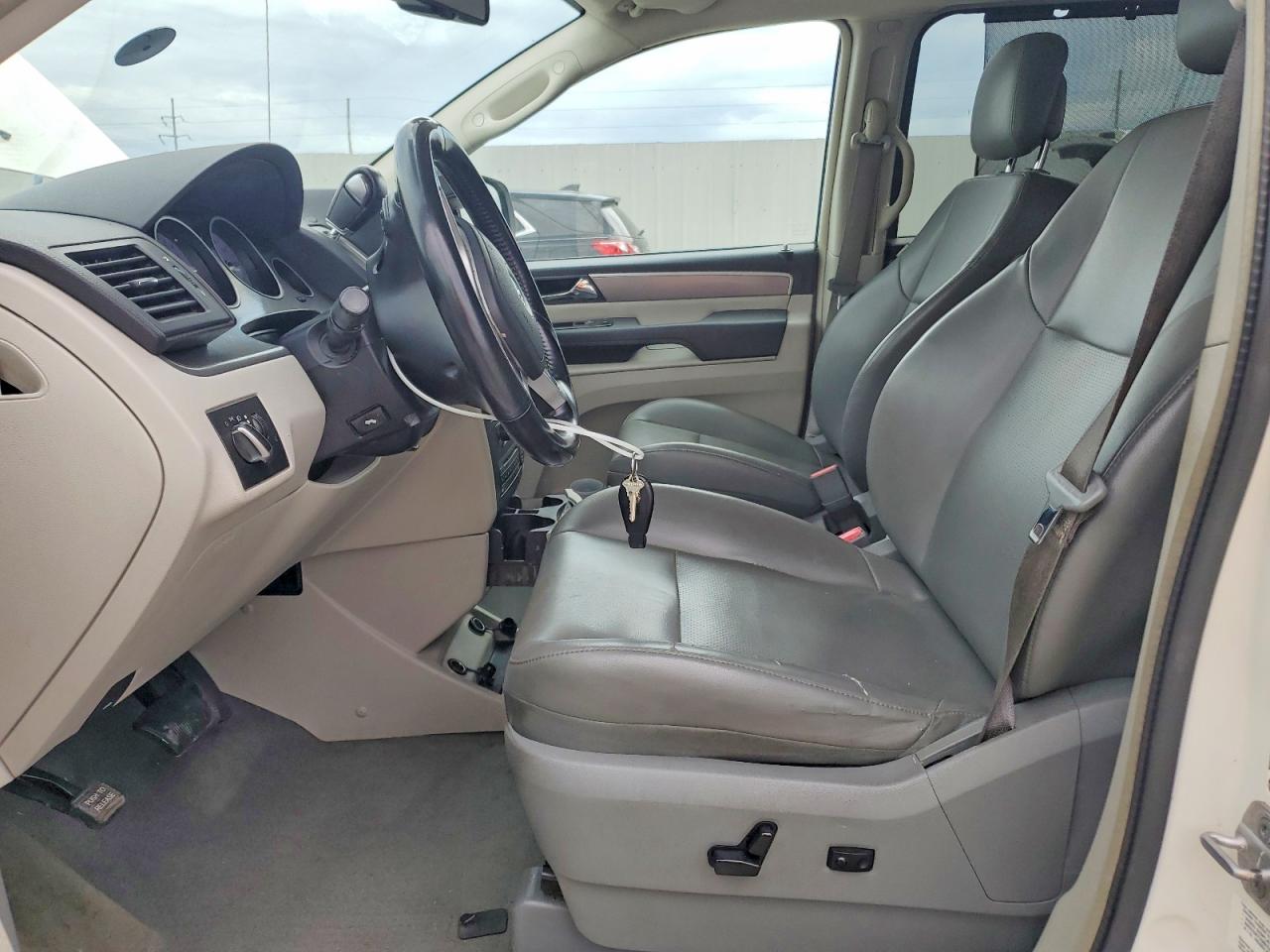 2012 Volkswagen Routan Se White vin: 2C4RVABG3CR392202