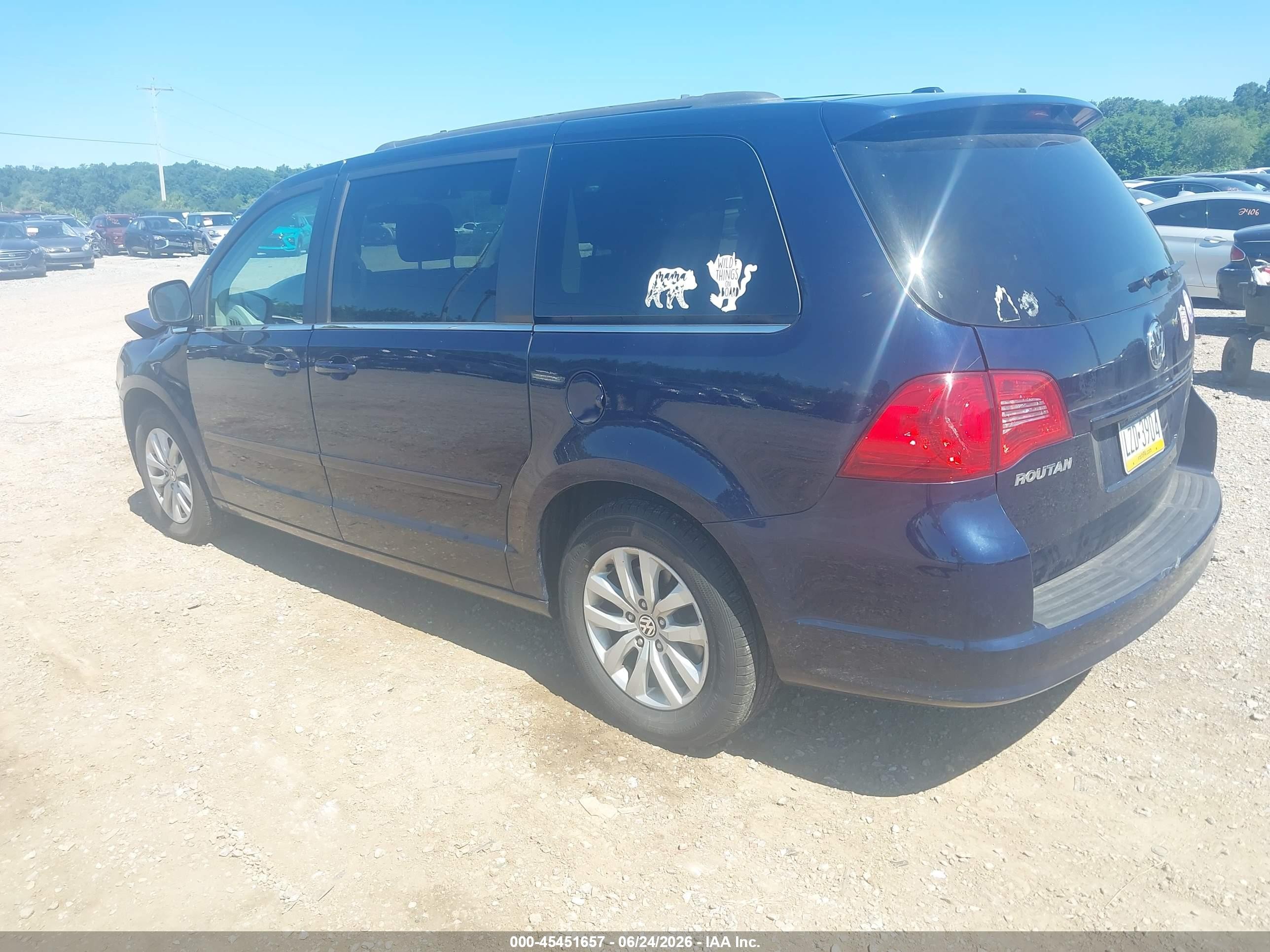2014 Volkswagen Routan Se Dark Blue vin: 2C4RVABG3ER134460