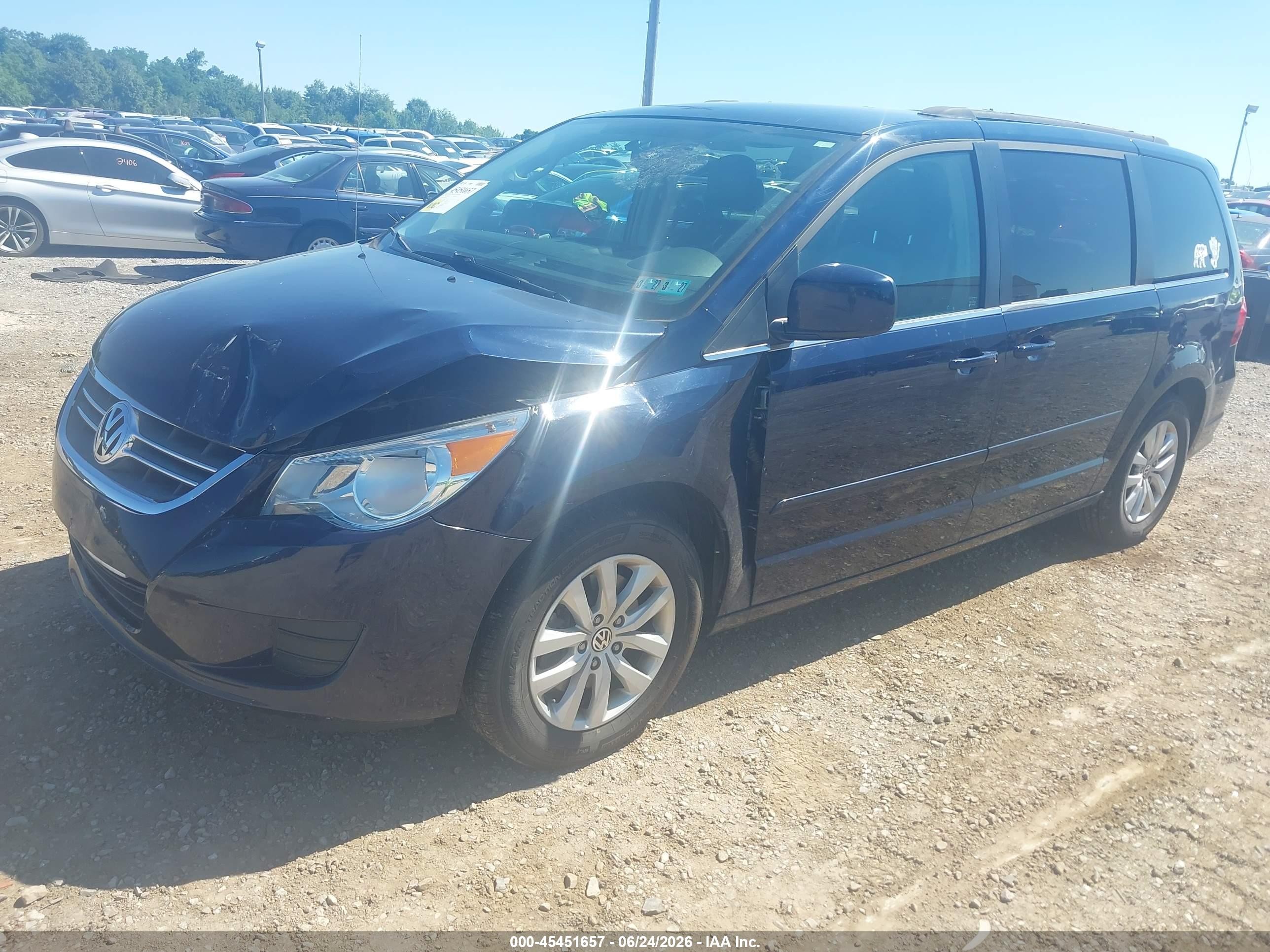 2014 Volkswagen Routan Se Dark Blue vin: 2C4RVABG3ER134460