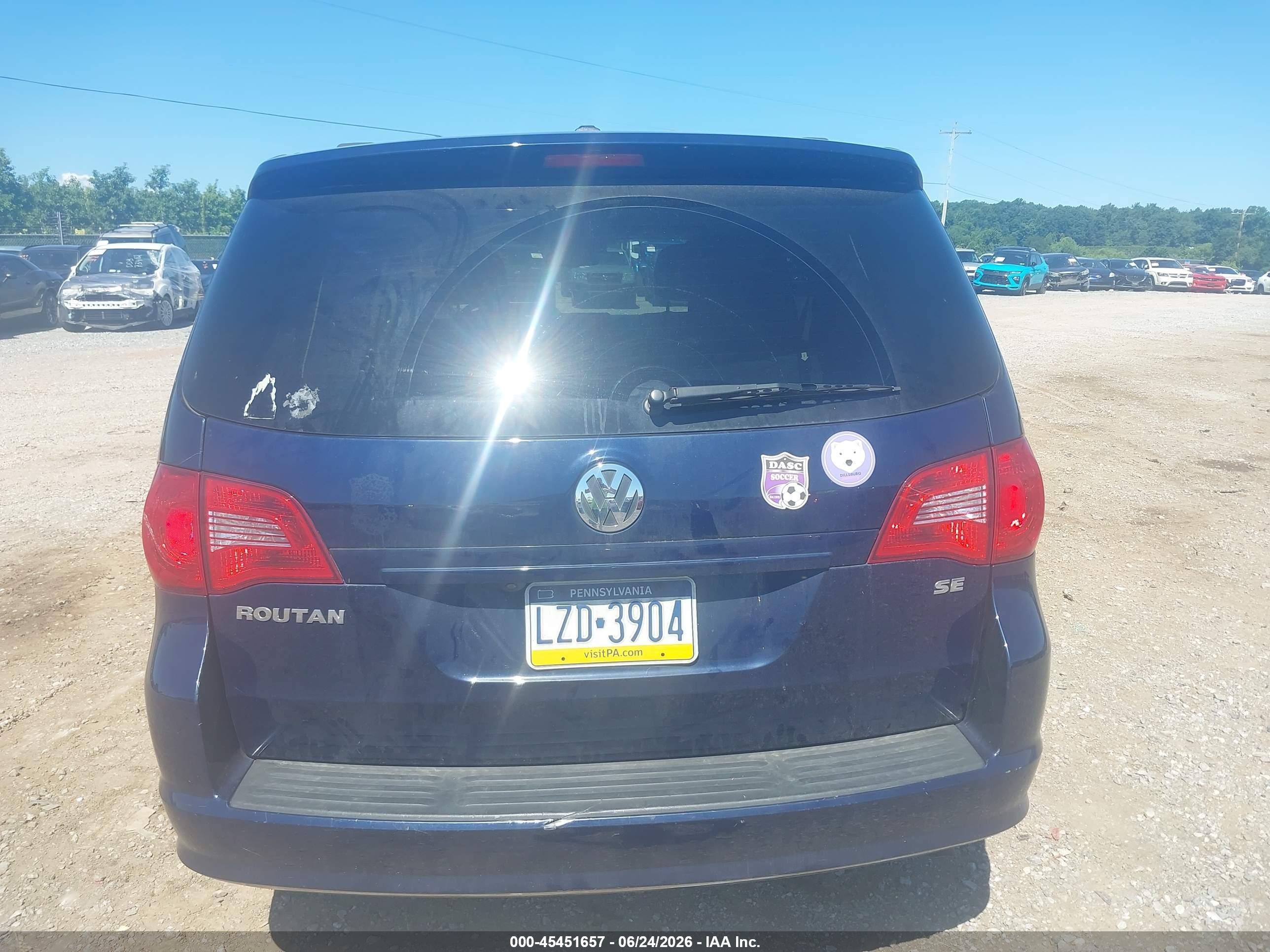 2014 Volkswagen Routan Se Dark Blue vin: 2C4RVABG3ER134460