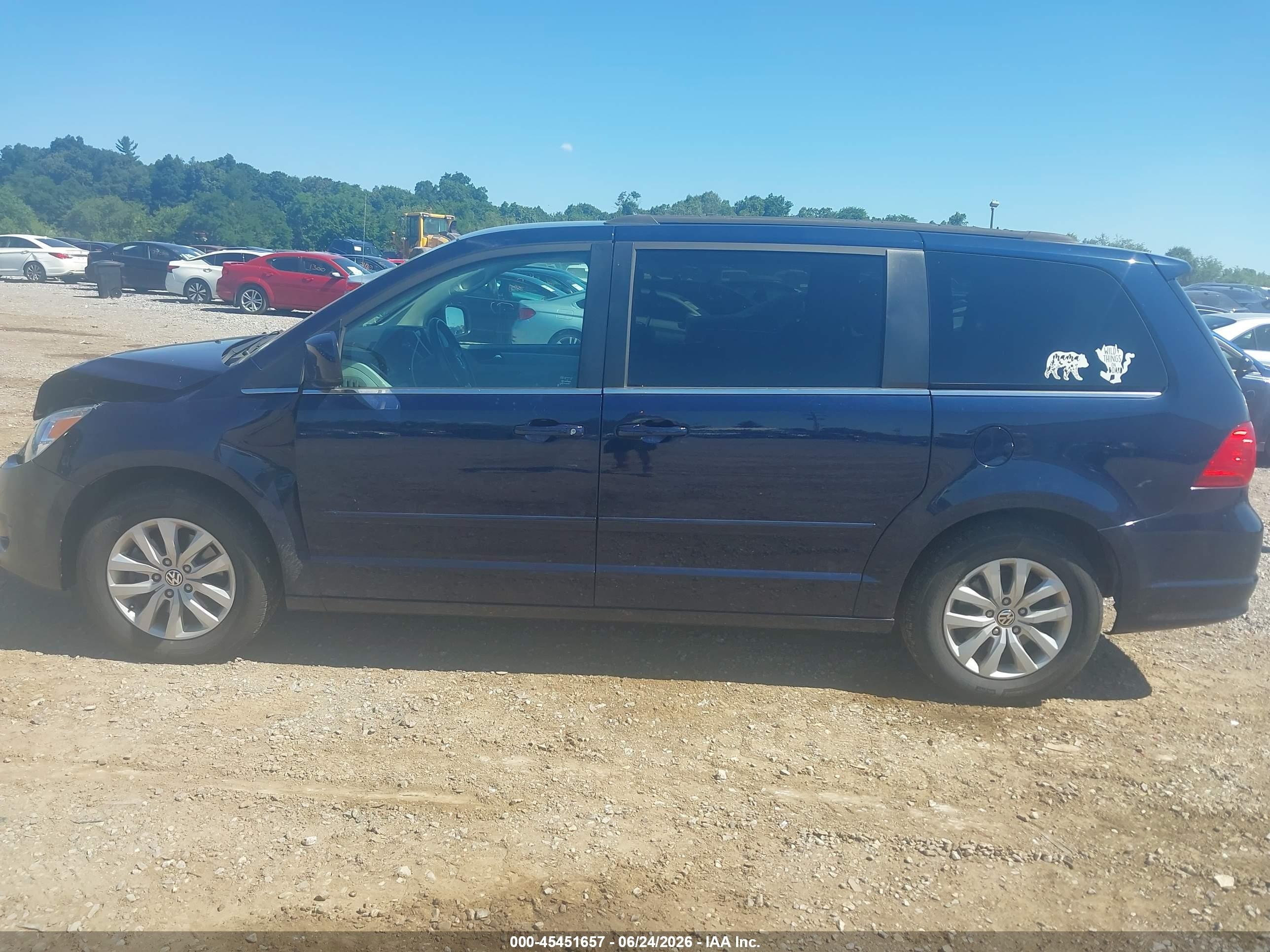 2014 Volkswagen Routan Se Dark Blue vin: 2C4RVABG3ER134460