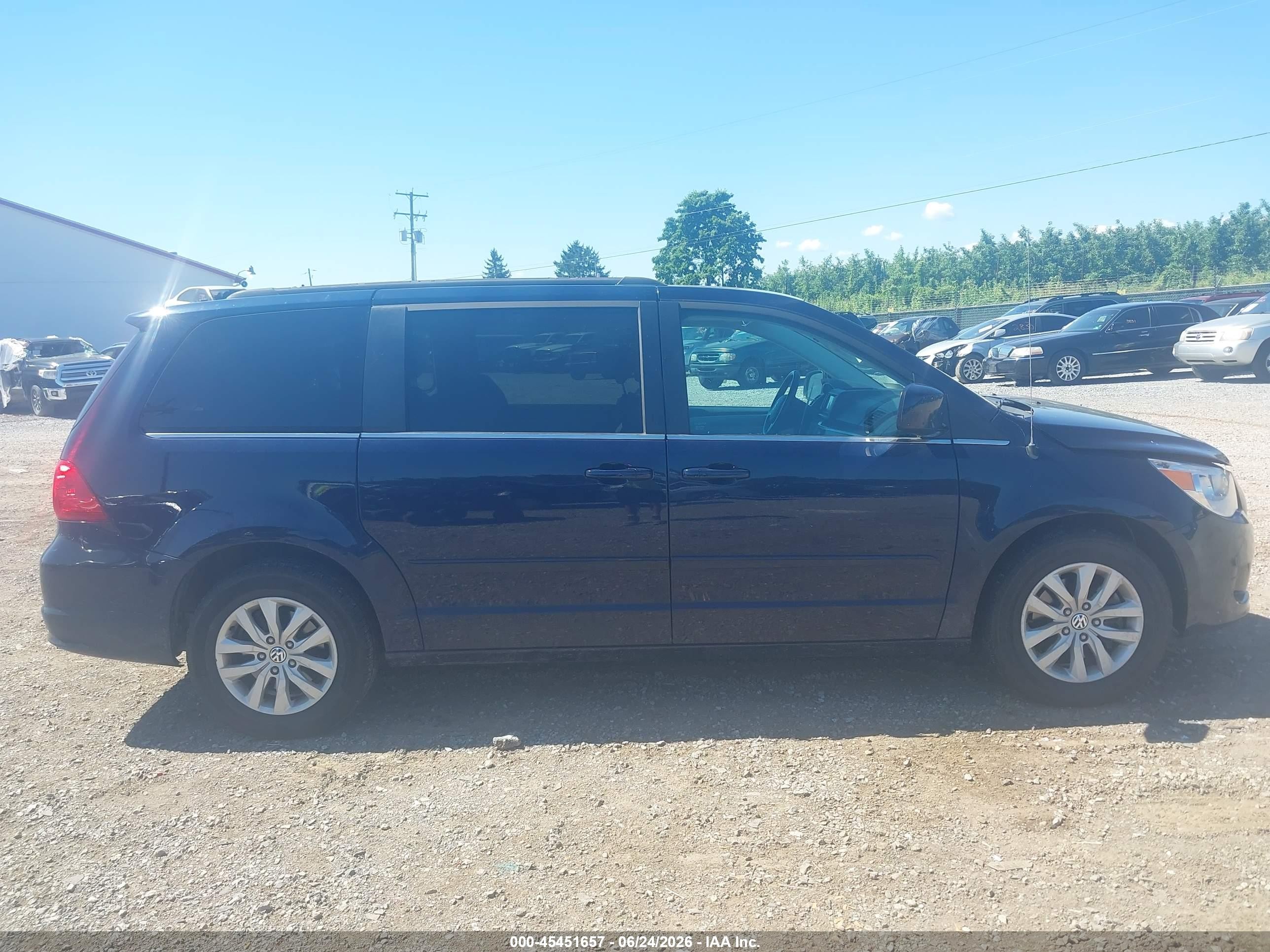 2014 Volkswagen Routan Se Dark Blue vin: 2C4RVABG3ER134460
