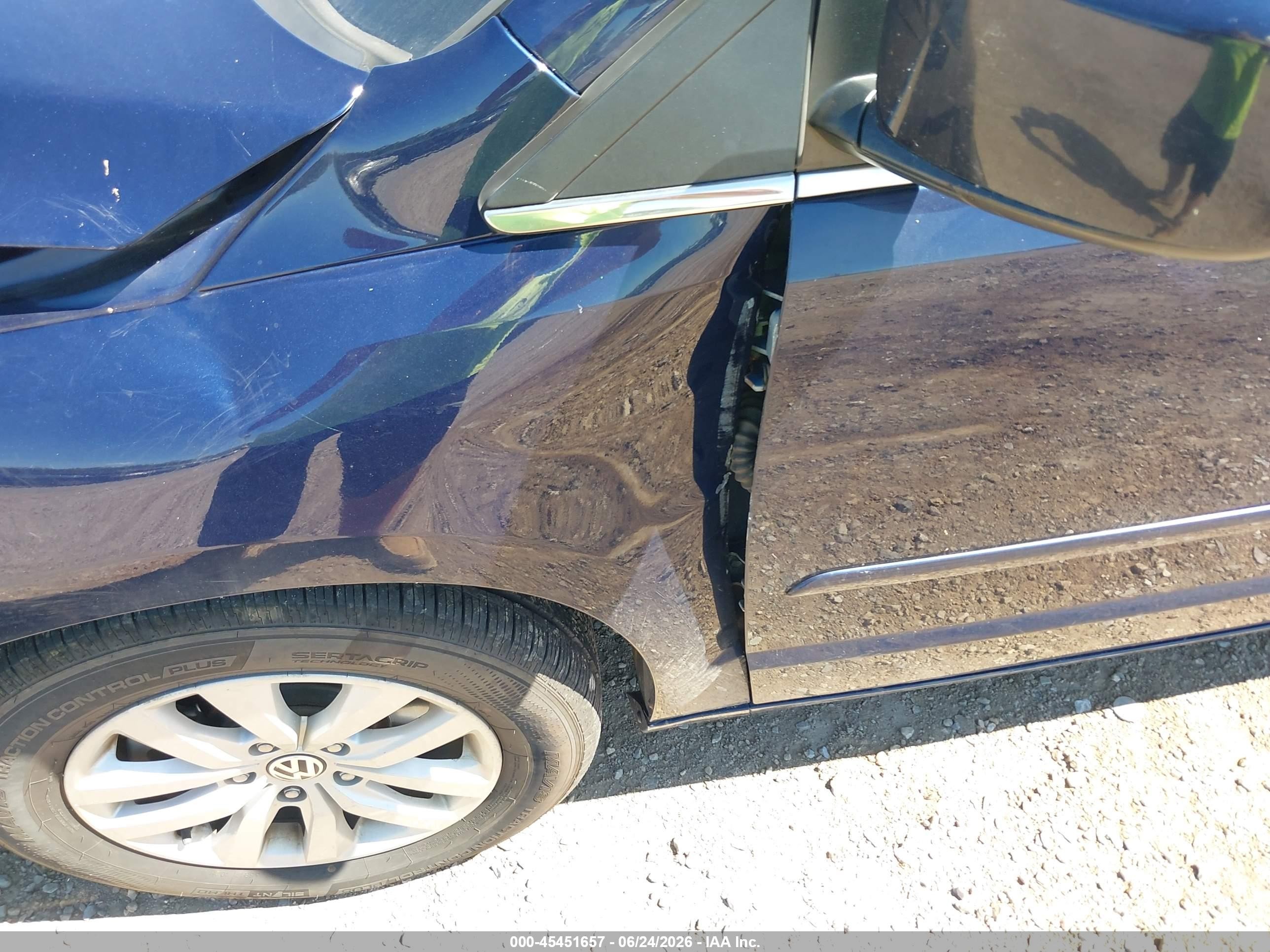 2014 Volkswagen Routan Se Dark Blue vin: 2C4RVABG3ER134460