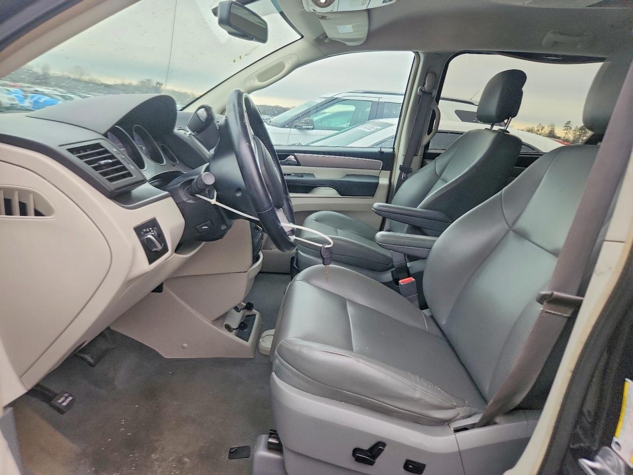 2014 Volkswagen Routan Se Black vin: 2C4RVABG3ER135091
