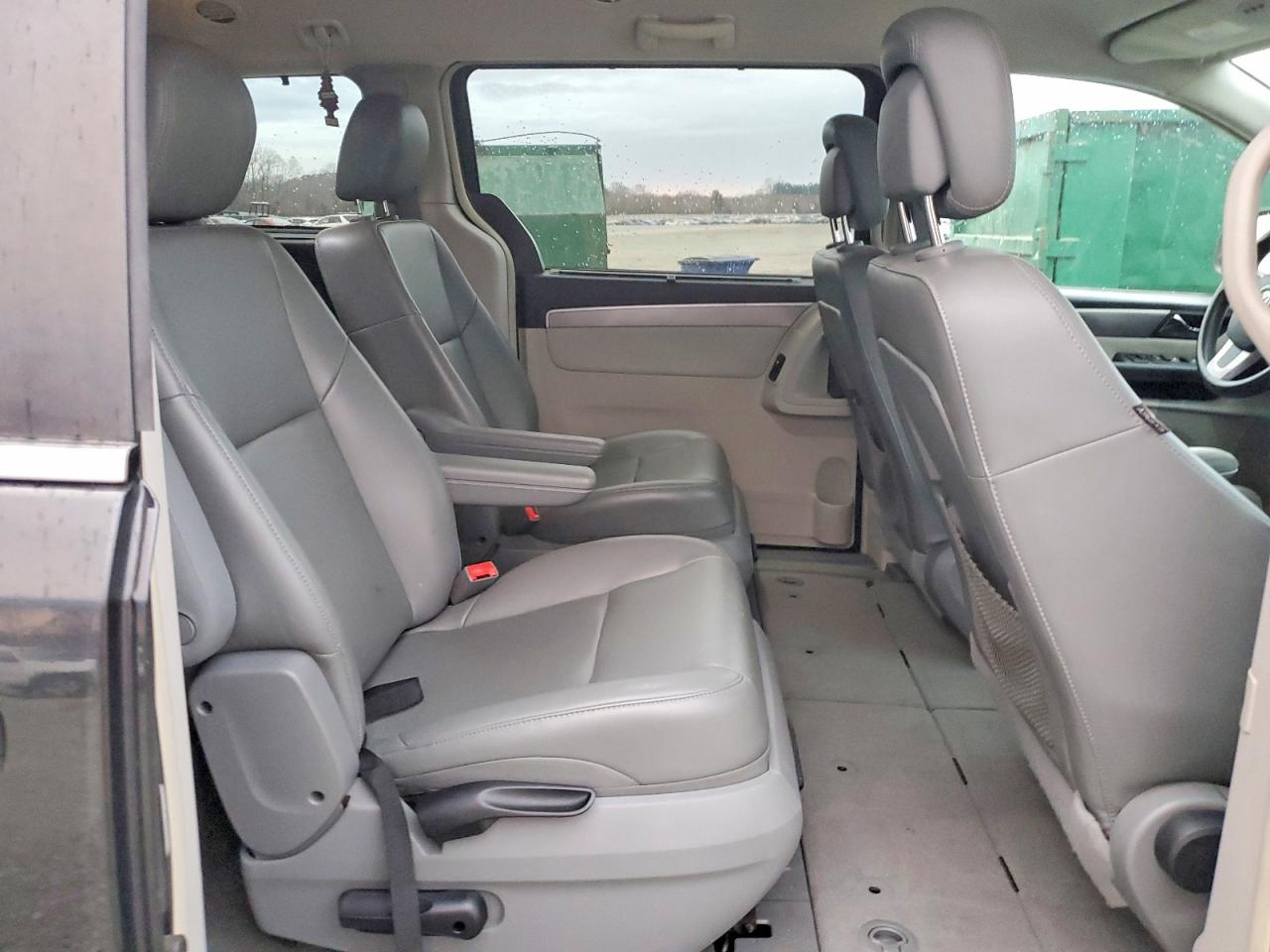 2014 Volkswagen Routan Se Black vin: 2C4RVABG3ER135091