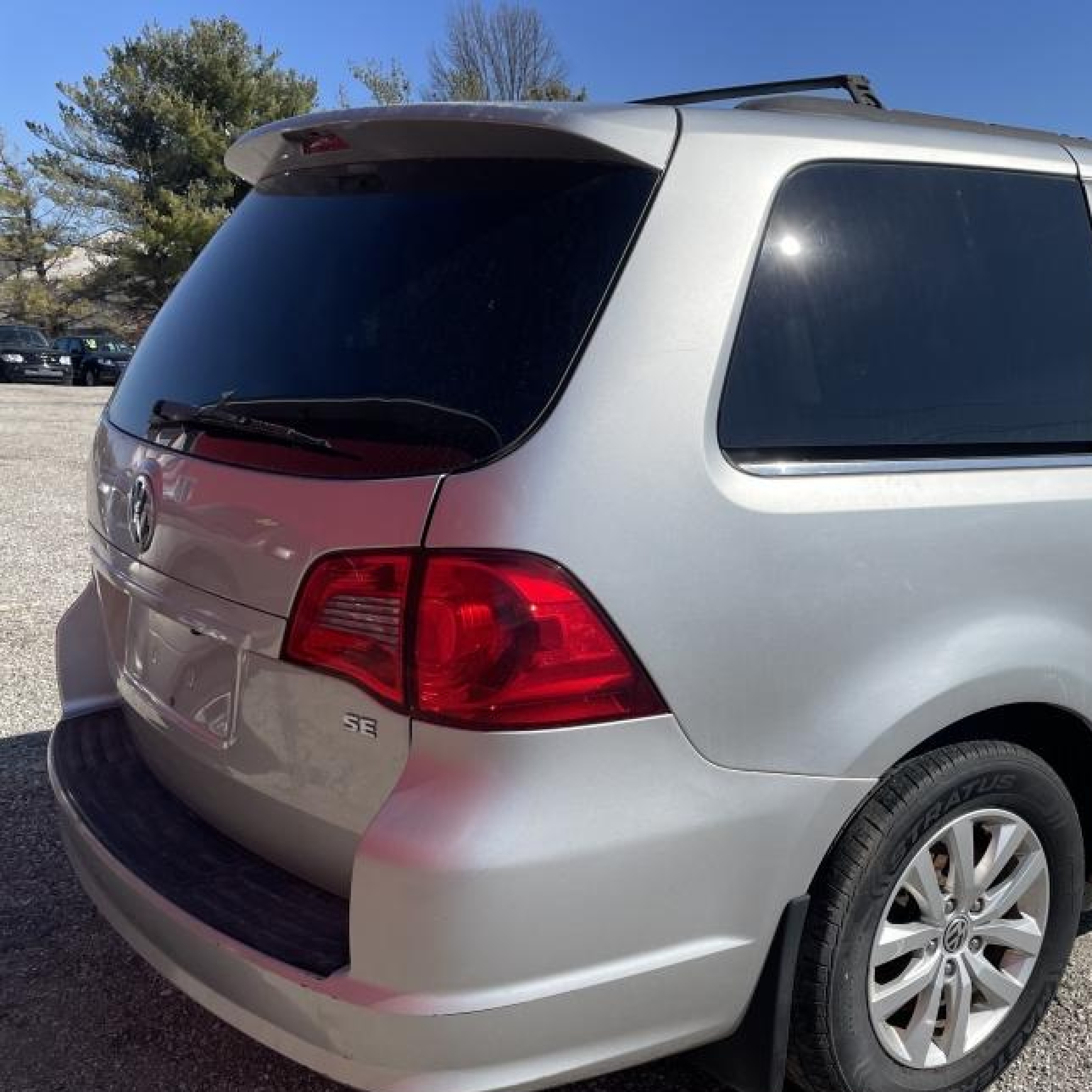 2012 Volkswagen Routan Se Silver vin: 2C4RVABG4CR293873