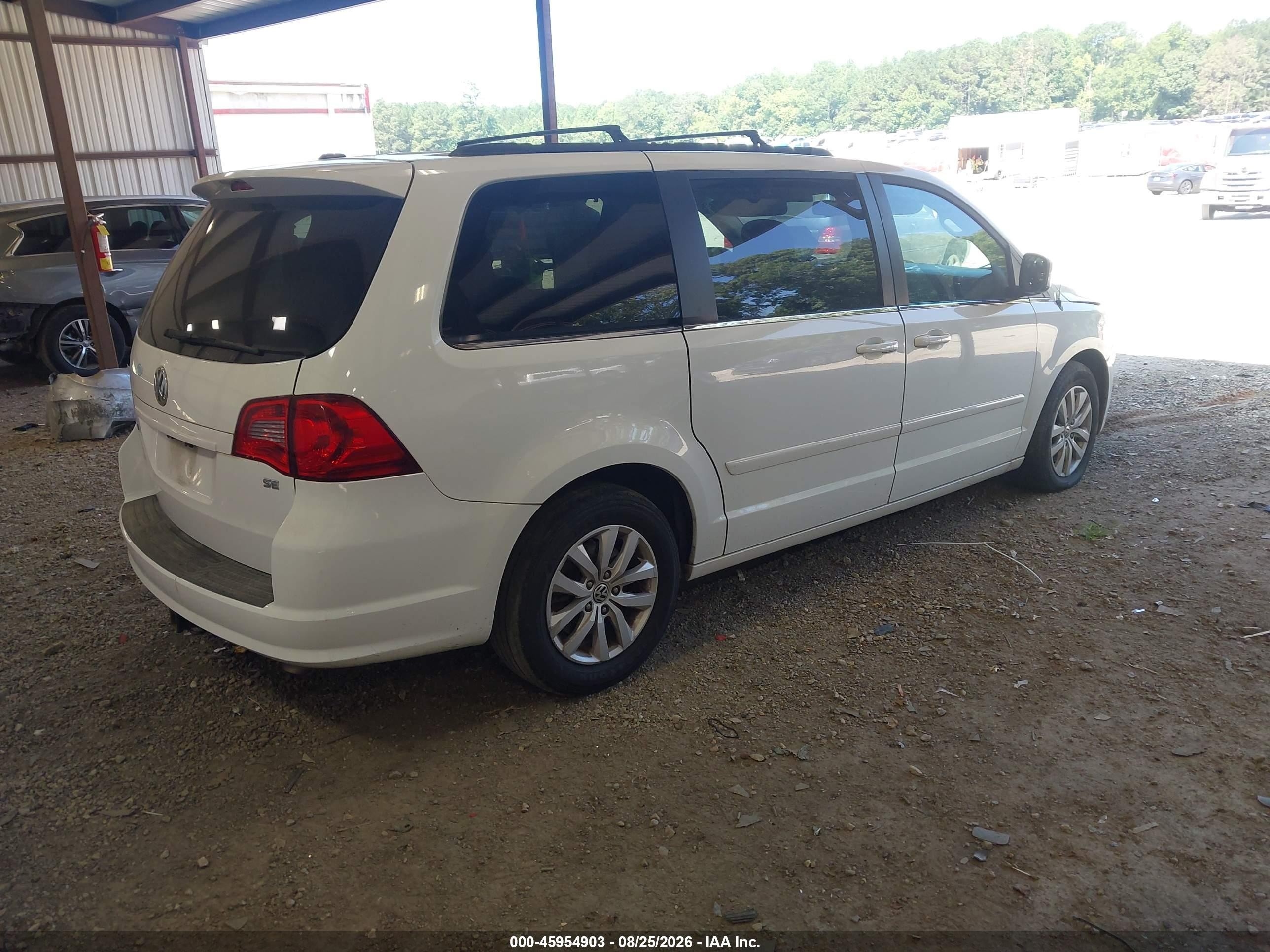 2014 Volkswagen Routan Se White vin: 2C4RVABG4ER135178