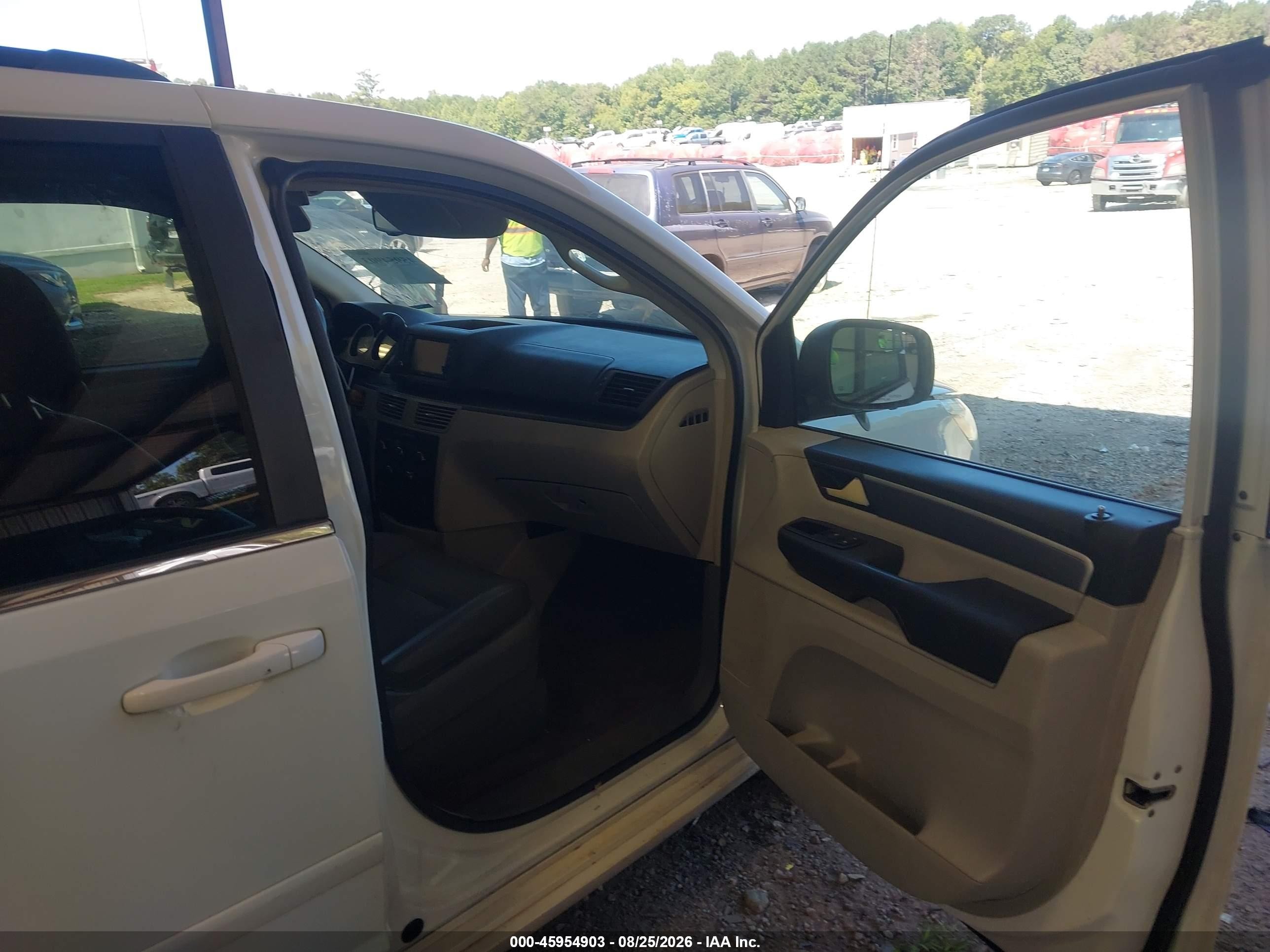 2014 Volkswagen Routan Se White vin: 2C4RVABG4ER135178