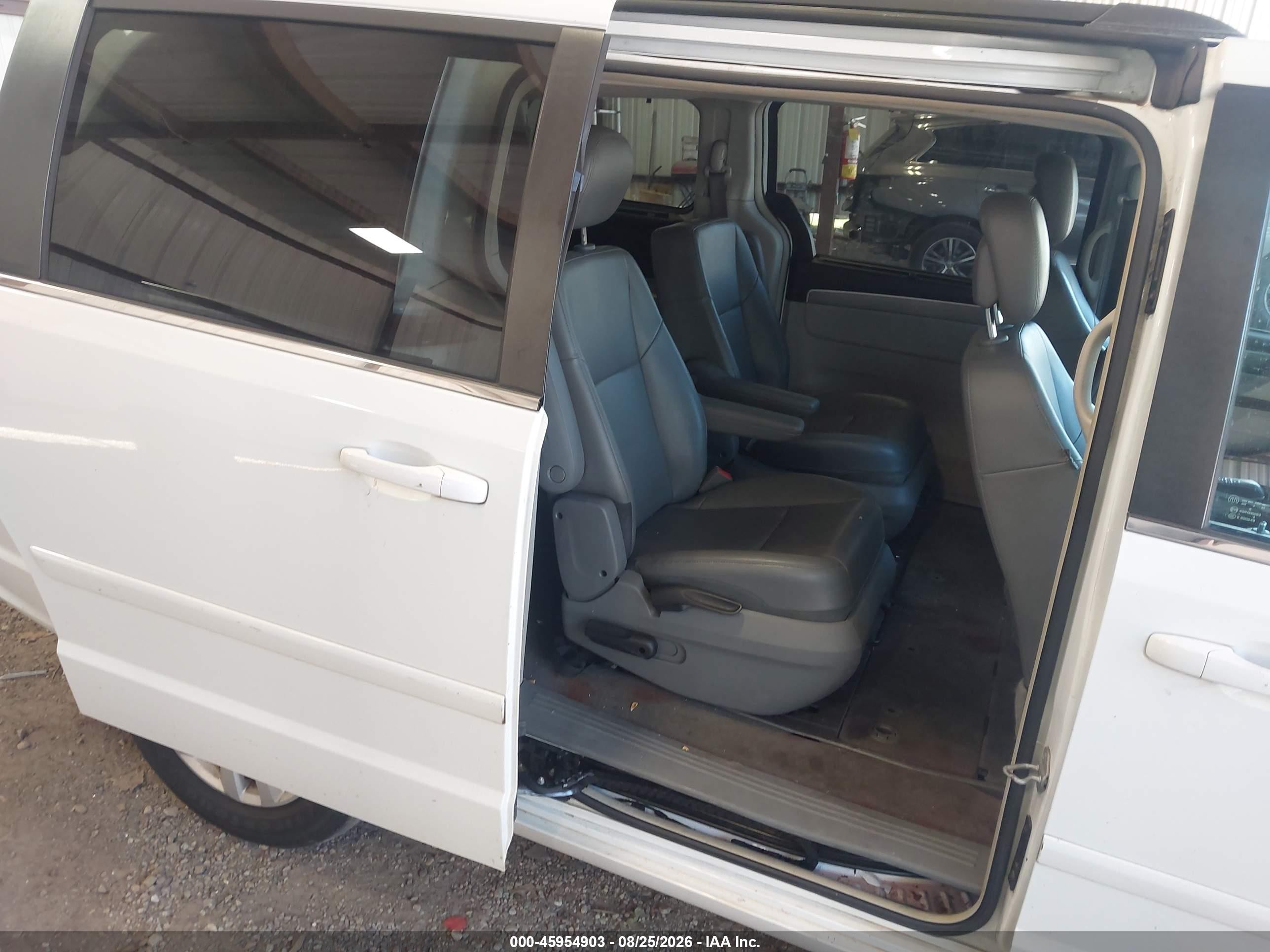 2014 Volkswagen Routan Se White vin: 2C4RVABG4ER135178