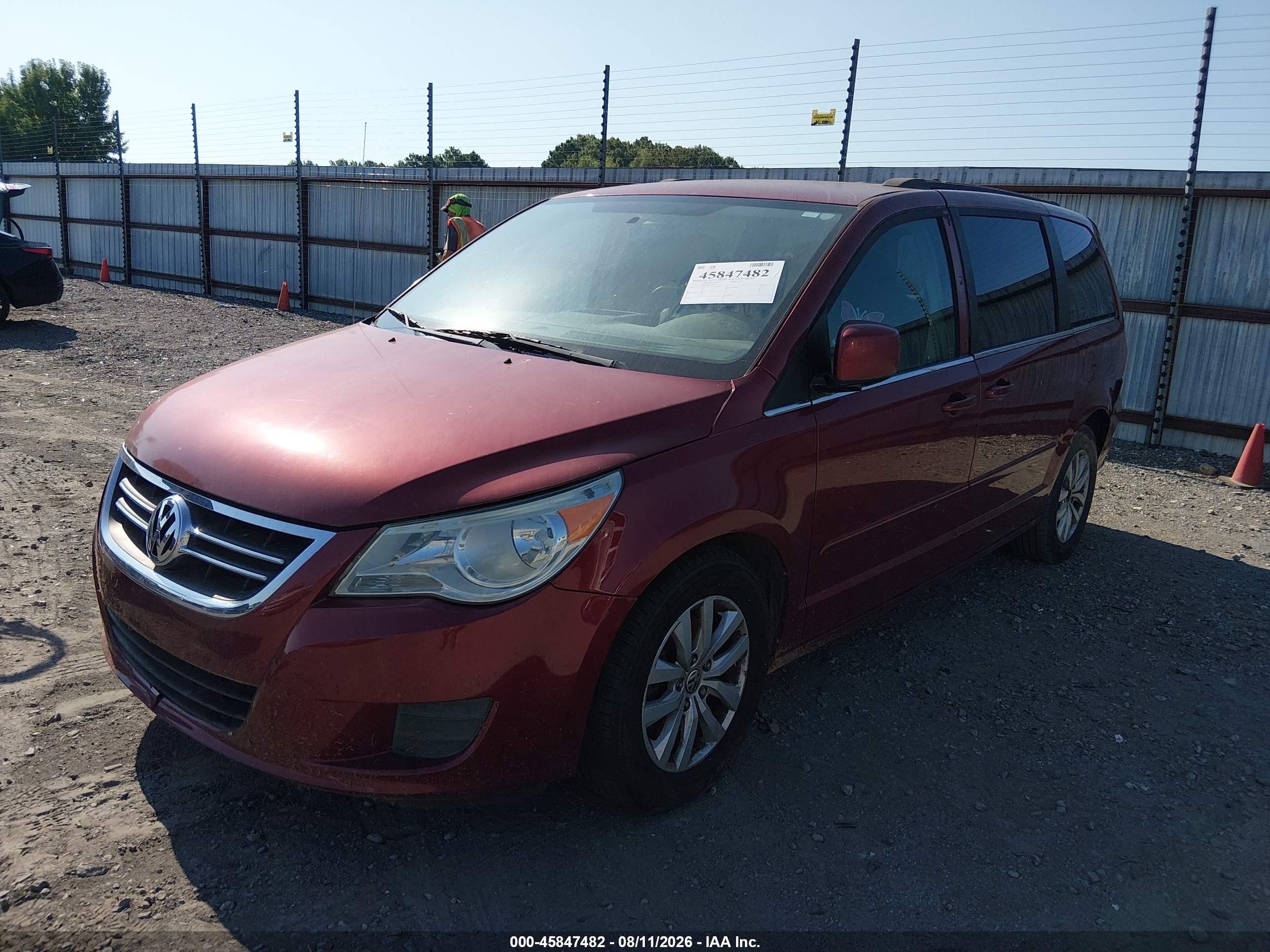 2012 Volkswagen Routan Se Красный vin: 2C4RVABG6CR136121