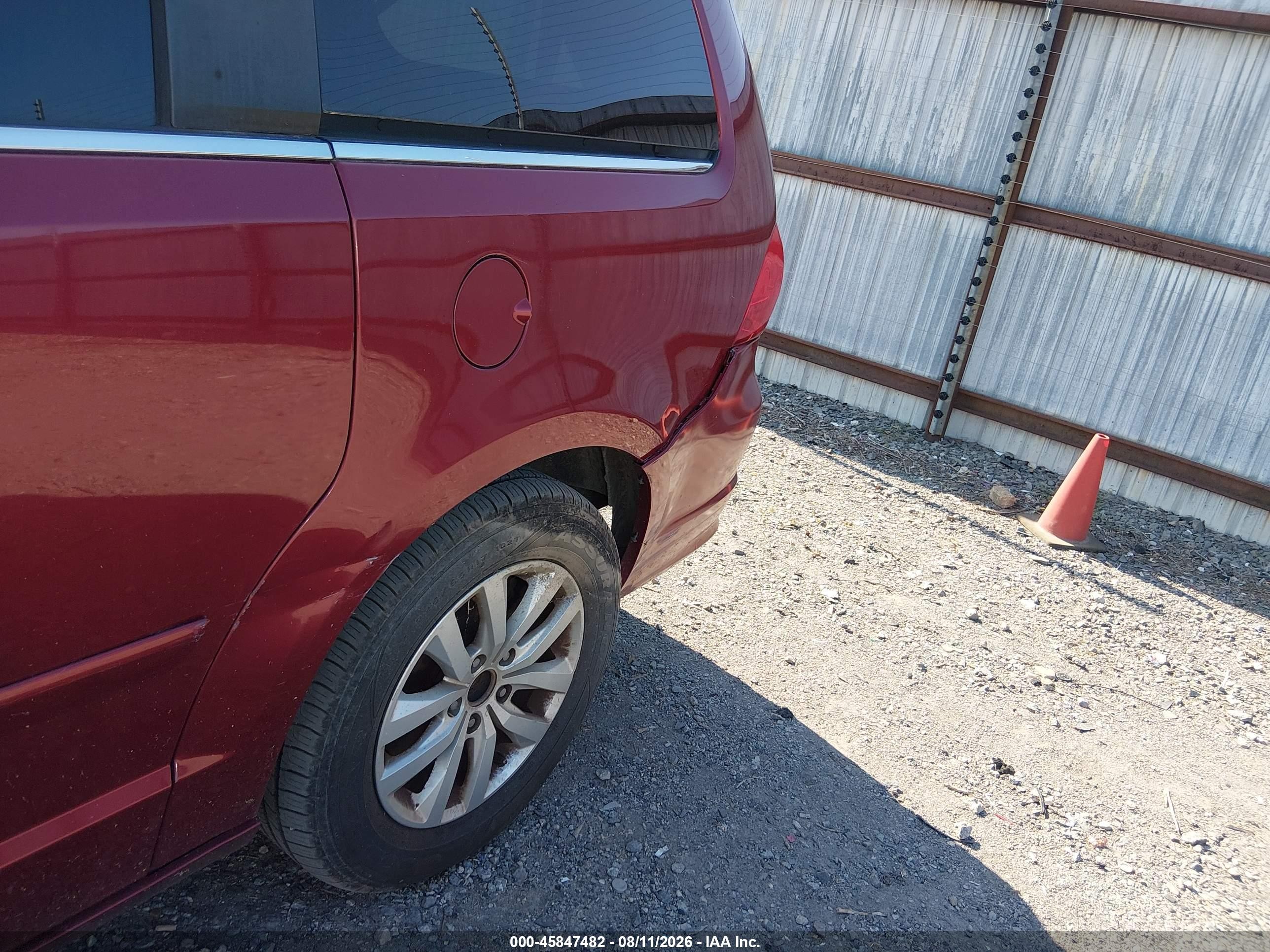 2012 Volkswagen Routan Se Красный vin: 2C4RVABG6CR136121