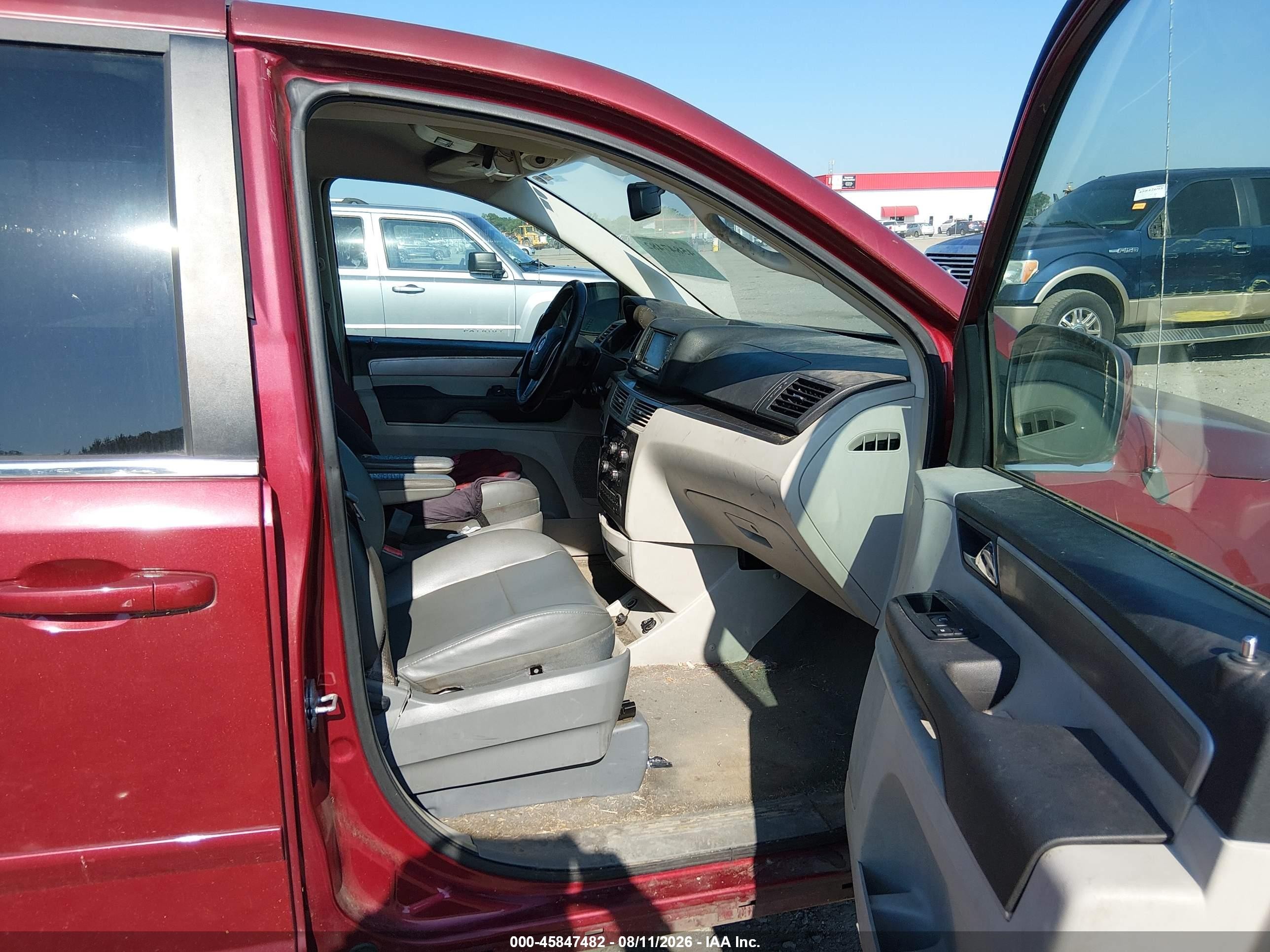 2012 Volkswagen Routan Se Красный vin: 2C4RVABG6CR136121