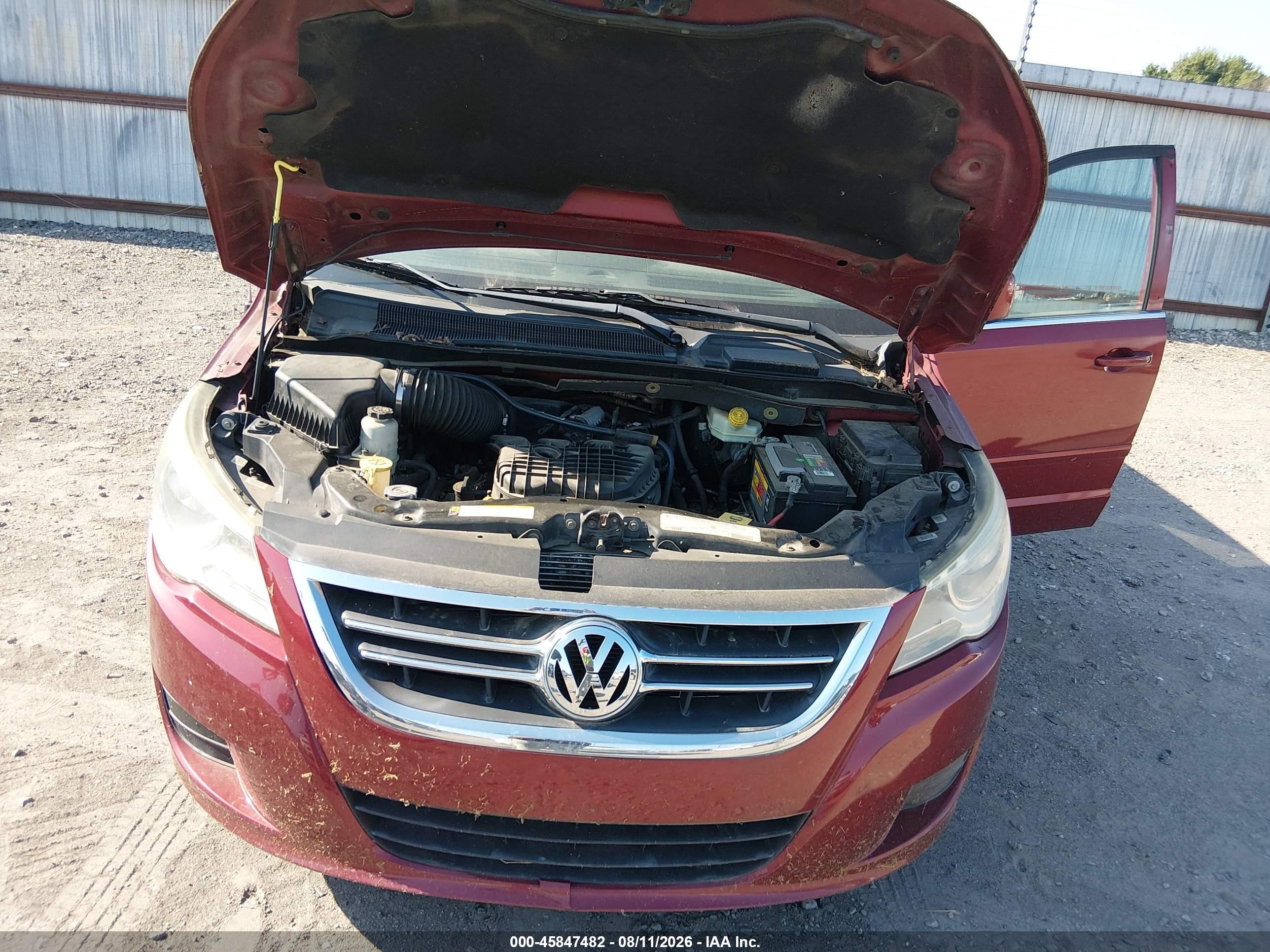 2012 Volkswagen Routan Se Красный vin: 2C4RVABG6CR136121
