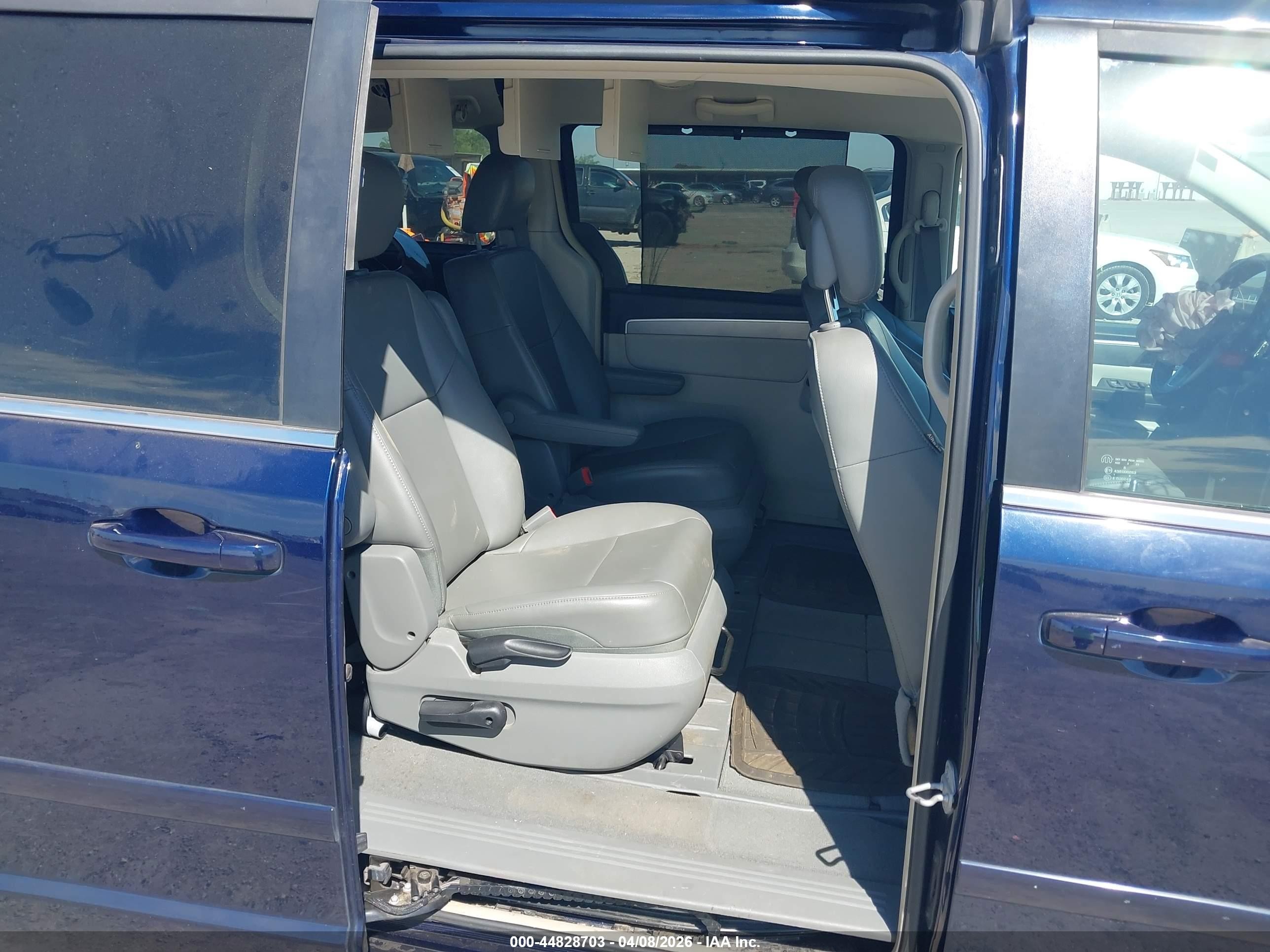 2014 Volkswagen Routan Se Dark Blue vin: 2C4RVABG6ER134937
