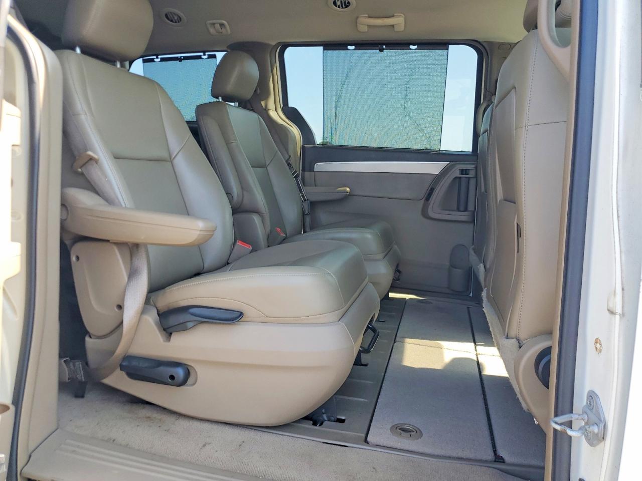 2012 Volkswagen Routan Se White vin: 2C4RVABG7CR392008