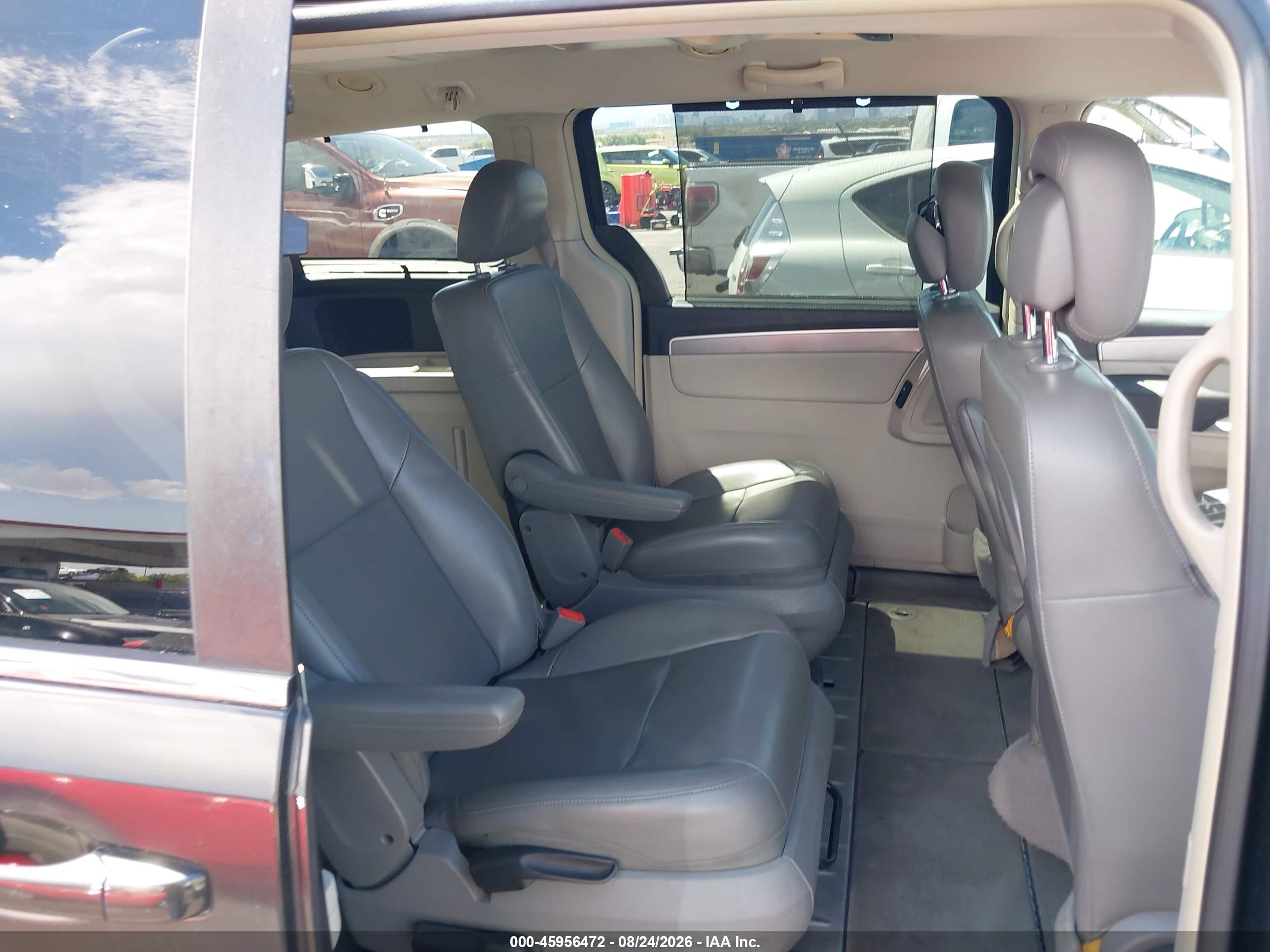 2012 Volkswagen Routan Se Gray vin: 2C4RVABG7CR393885