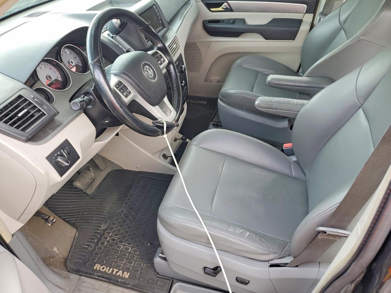 2012 Volkswagen Routan Se Black vin: 2C4RVABG8CR222286