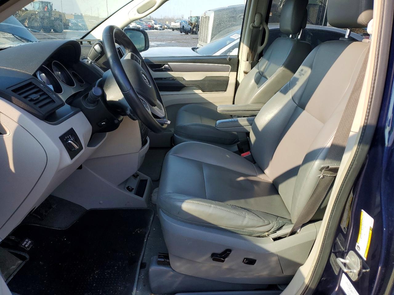 2014 Volkswagen Routan Se Blue vin: 2C4RVABG8ER134454