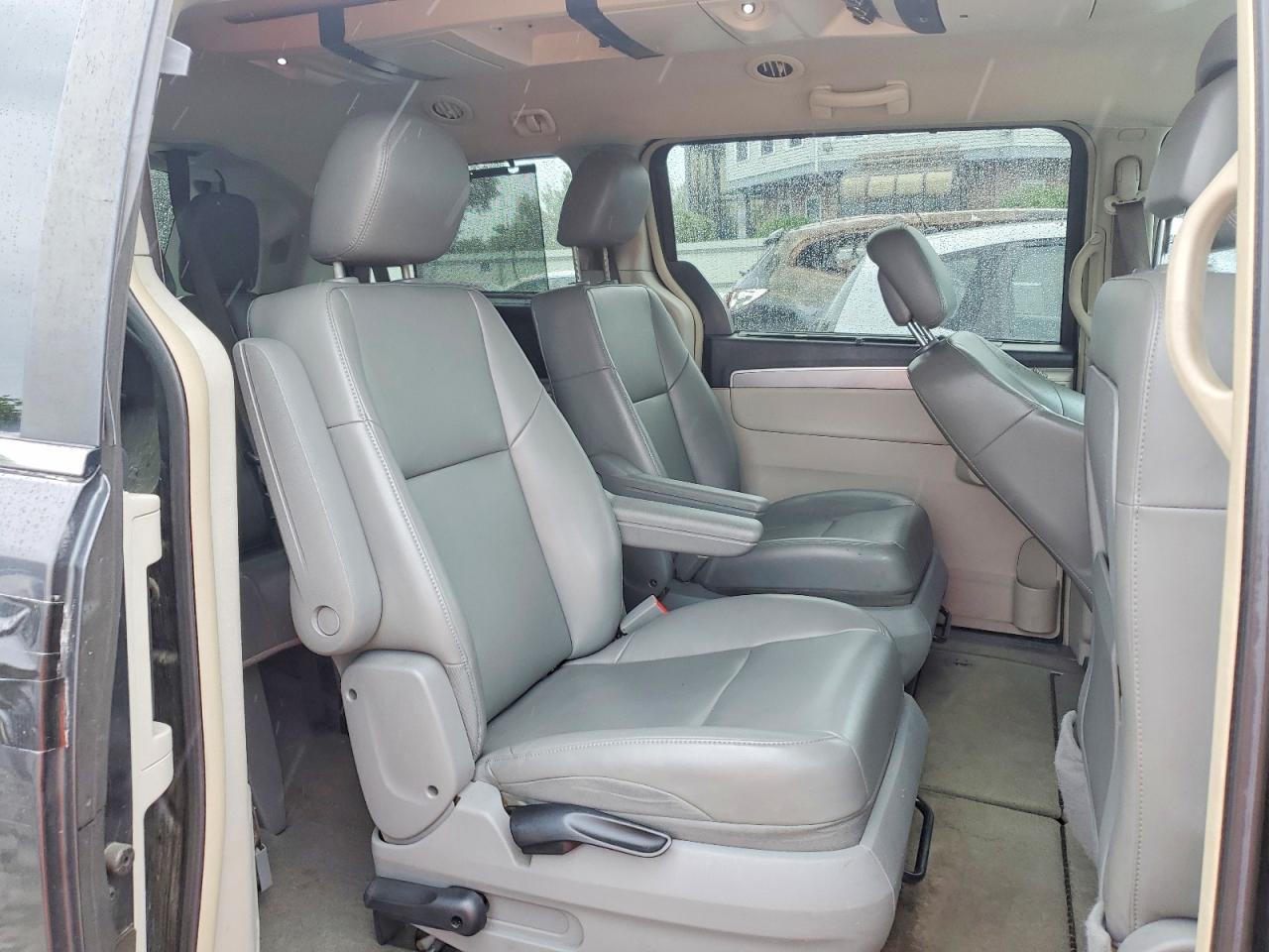 2012 Volkswagen Routan Se Gray vin: 2C4RVABGXCR193907
