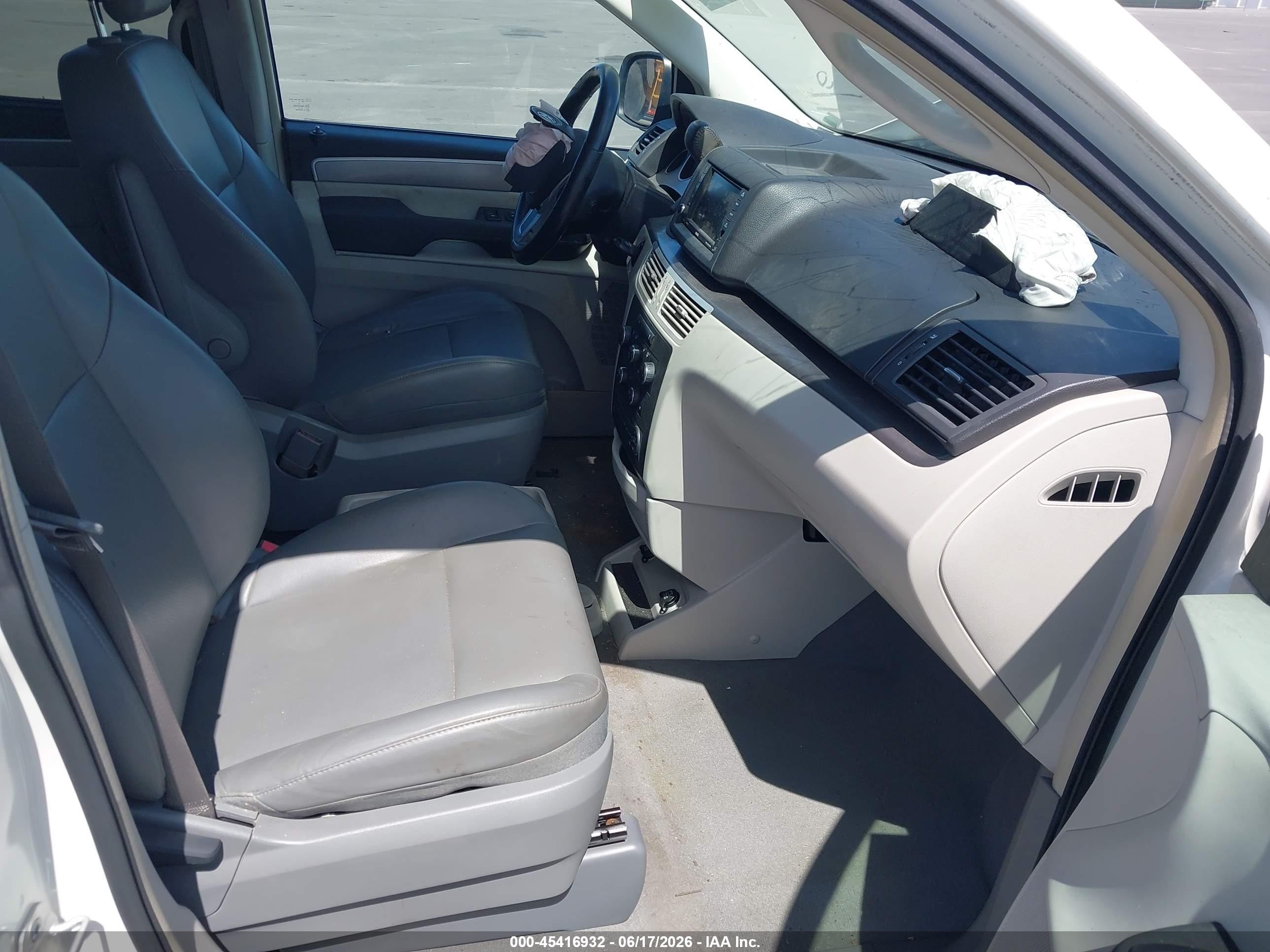 2012 Volkswagen Routan Se White vin: 2C4RVABGXCR390690
