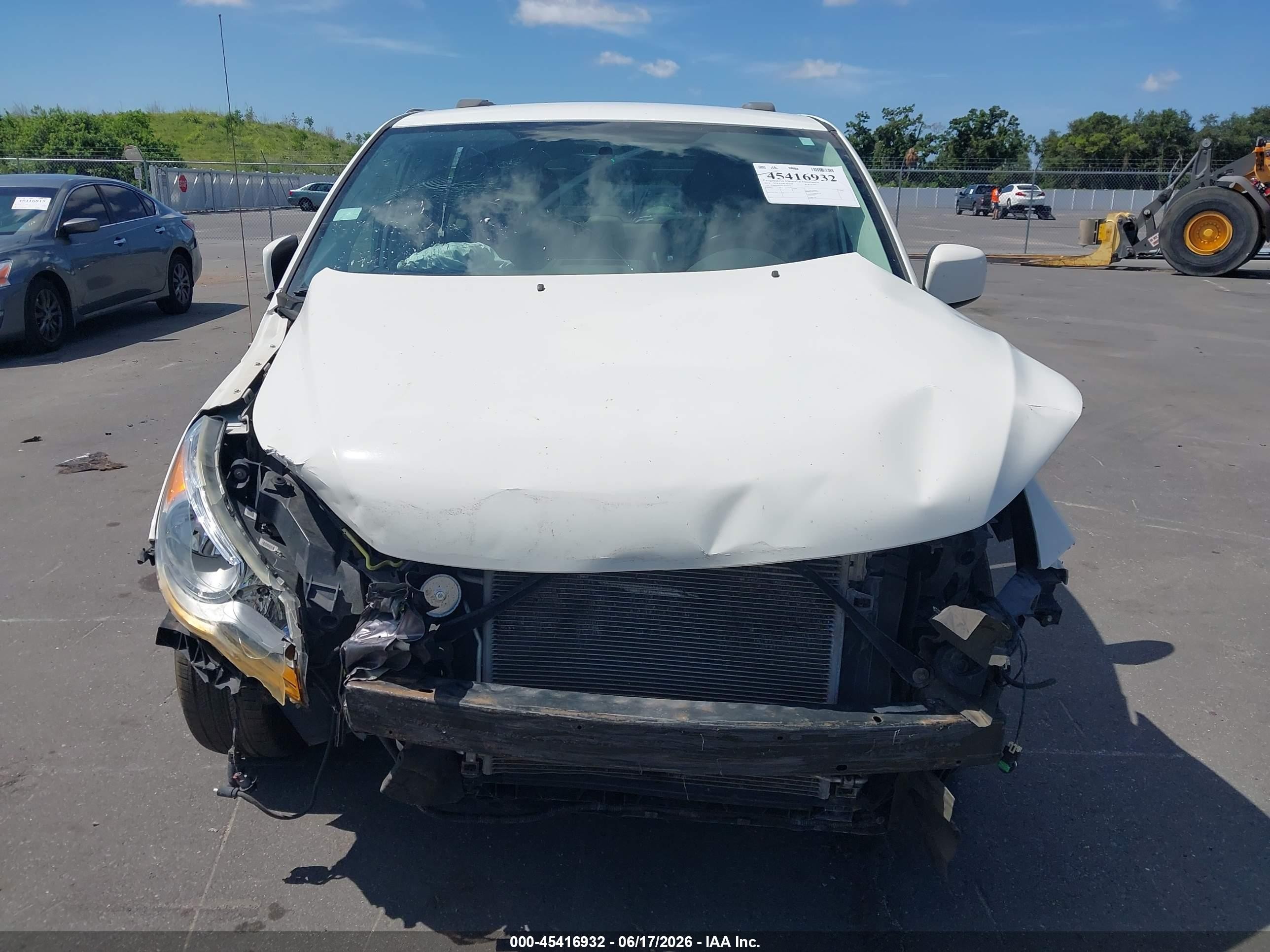2012 Volkswagen Routan Se White vin: 2C4RVABGXCR390690