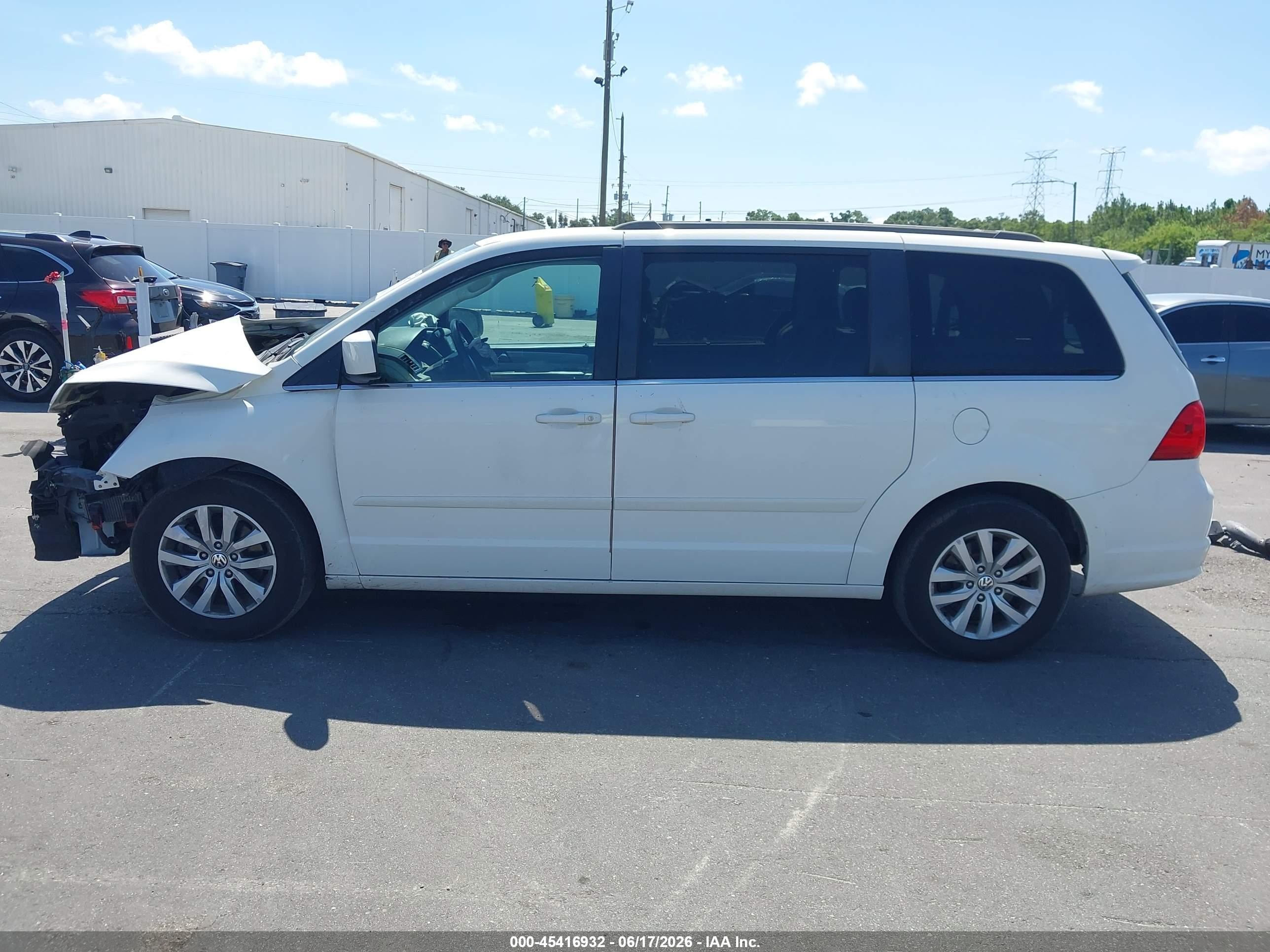 2012 Volkswagen Routan Se White vin: 2C4RVABGXCR390690