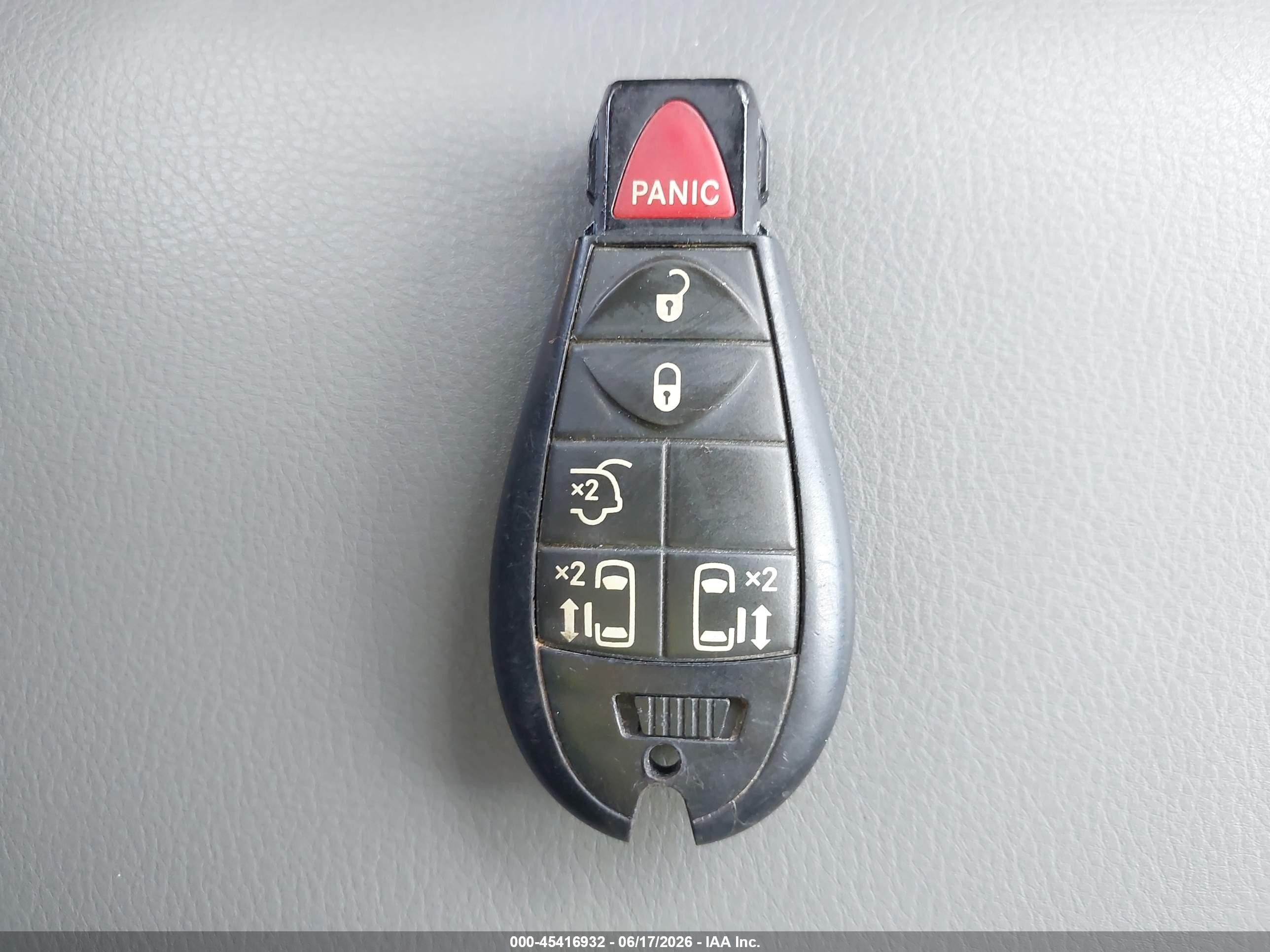 2012 Volkswagen Routan Se White vin: 2C4RVABGXCR390690