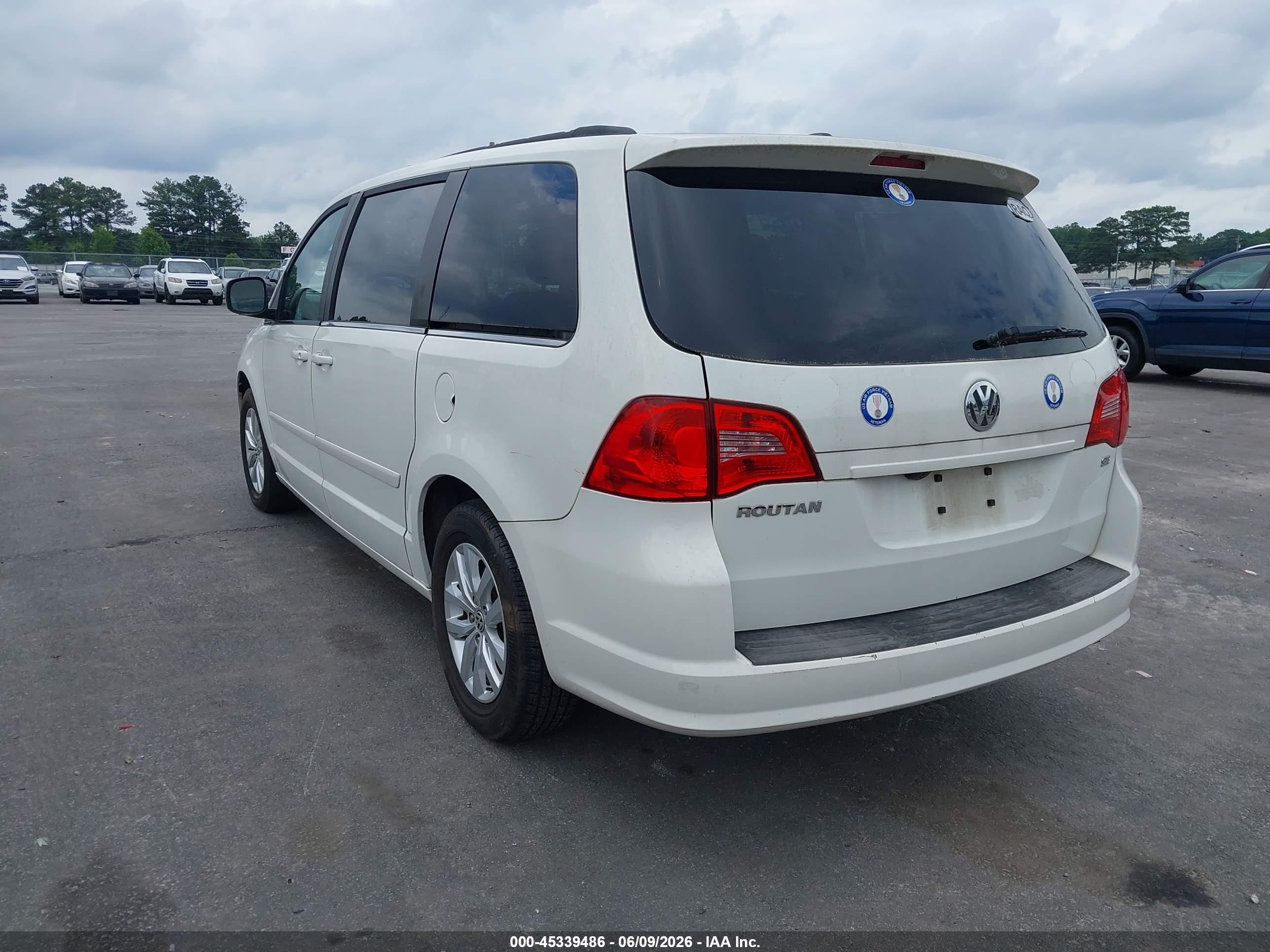 2012 Volkswagen Routan Se White vin: 2C4RVABGXCR391869