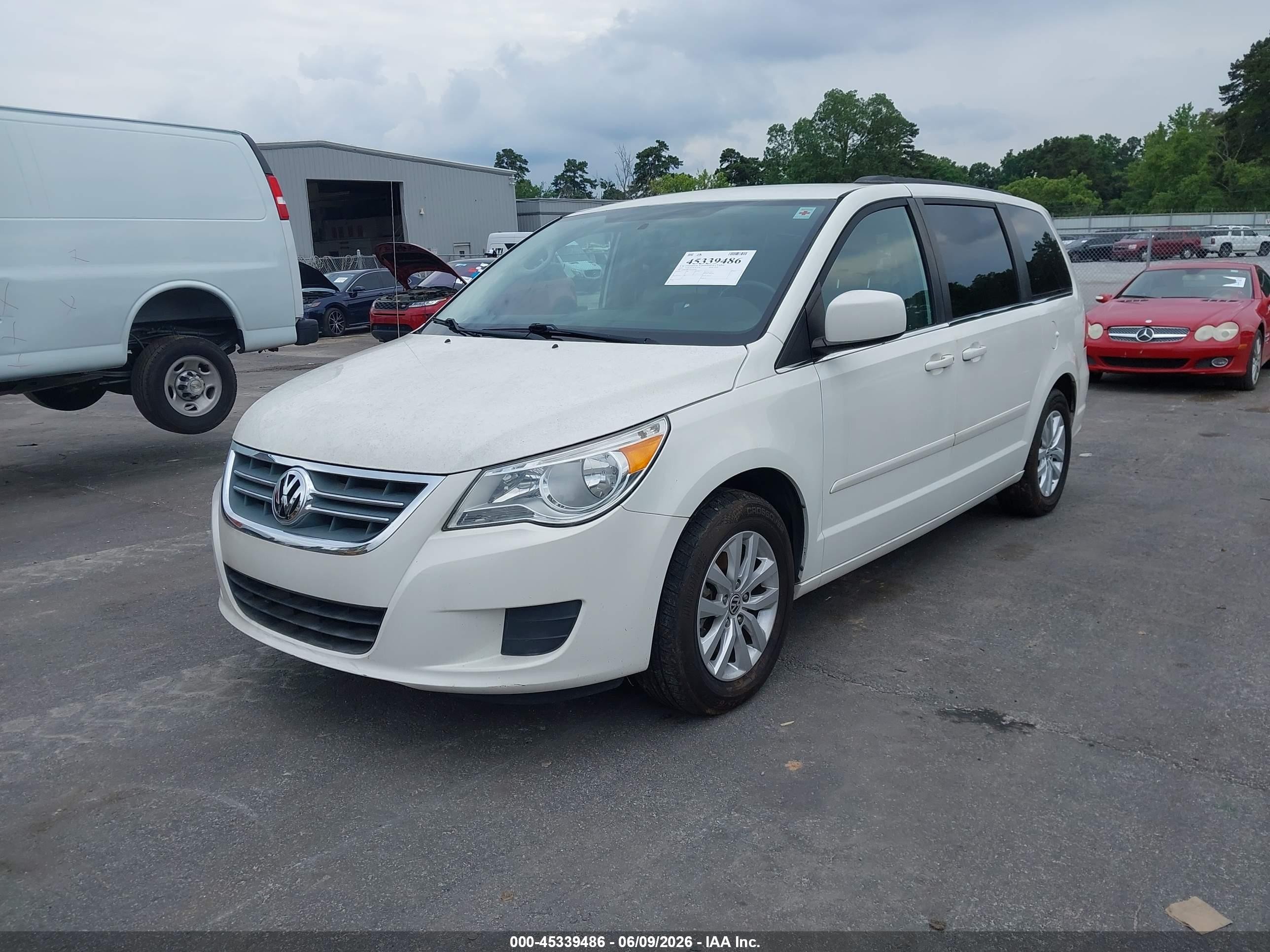 2012 Volkswagen Routan Se White vin: 2C4RVABGXCR391869