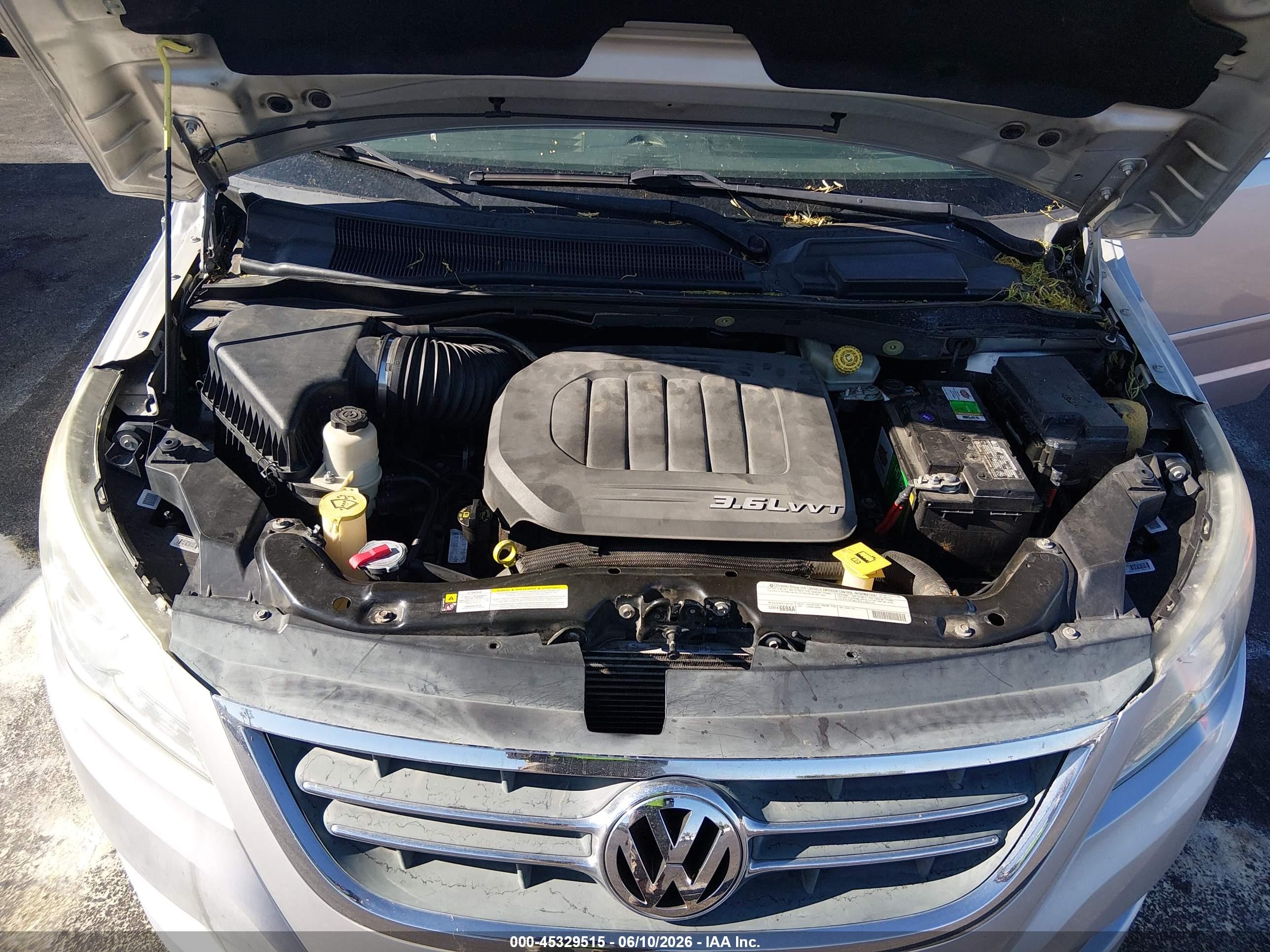 2012 Volkswagen Routan Sel Silver vin: 2C4RVACG1CR276754