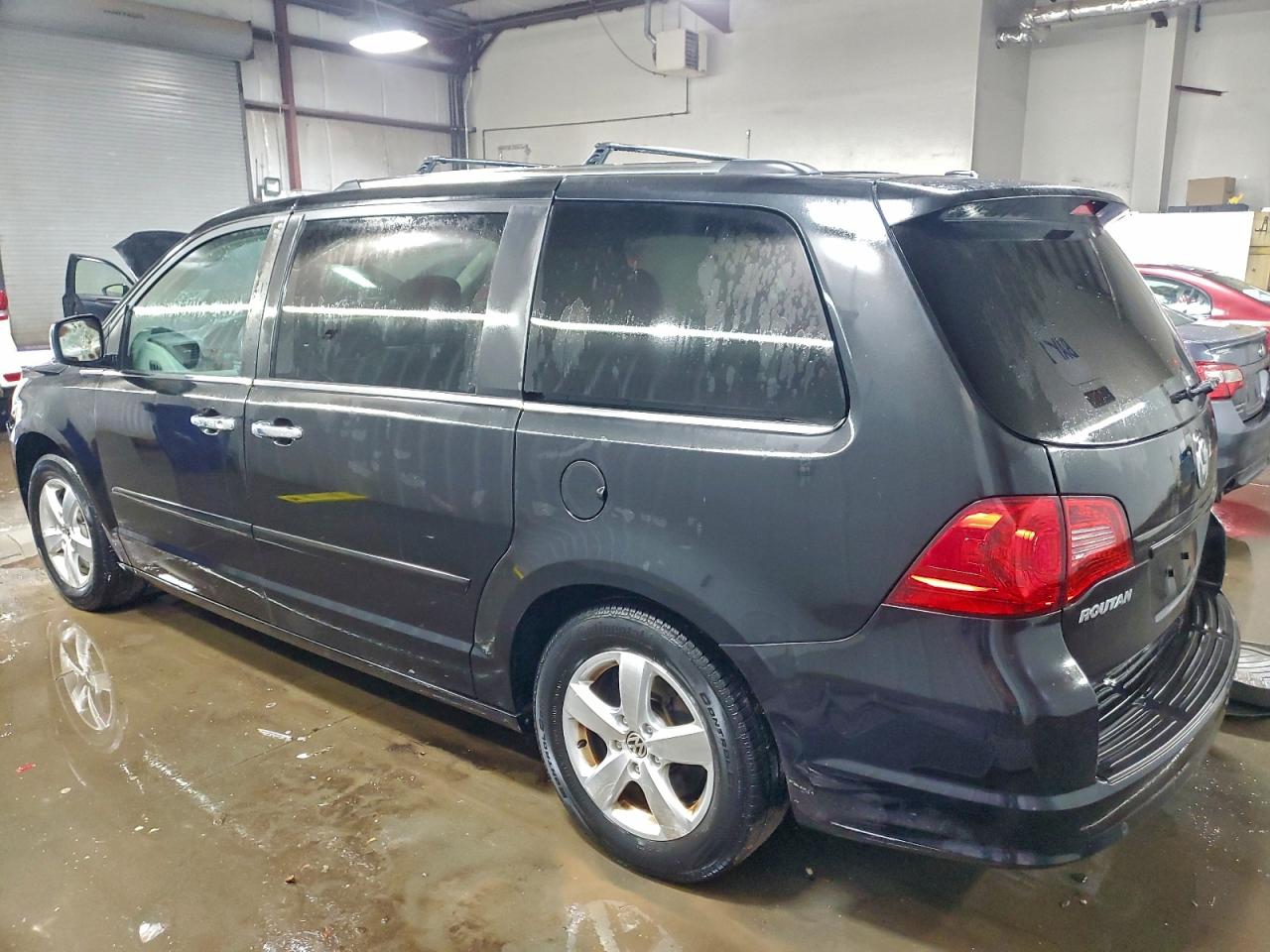 2014 Volkswagen Routan Sel Premium Black vin: 2C4RVADG2ER135399
