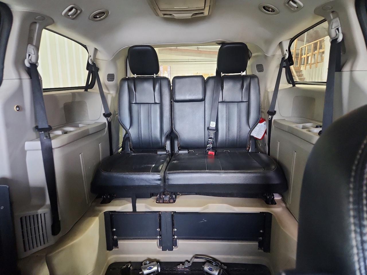 2014 Chrysler Town & Country Touring Blue vin: 2C7WC1BG6ER164743