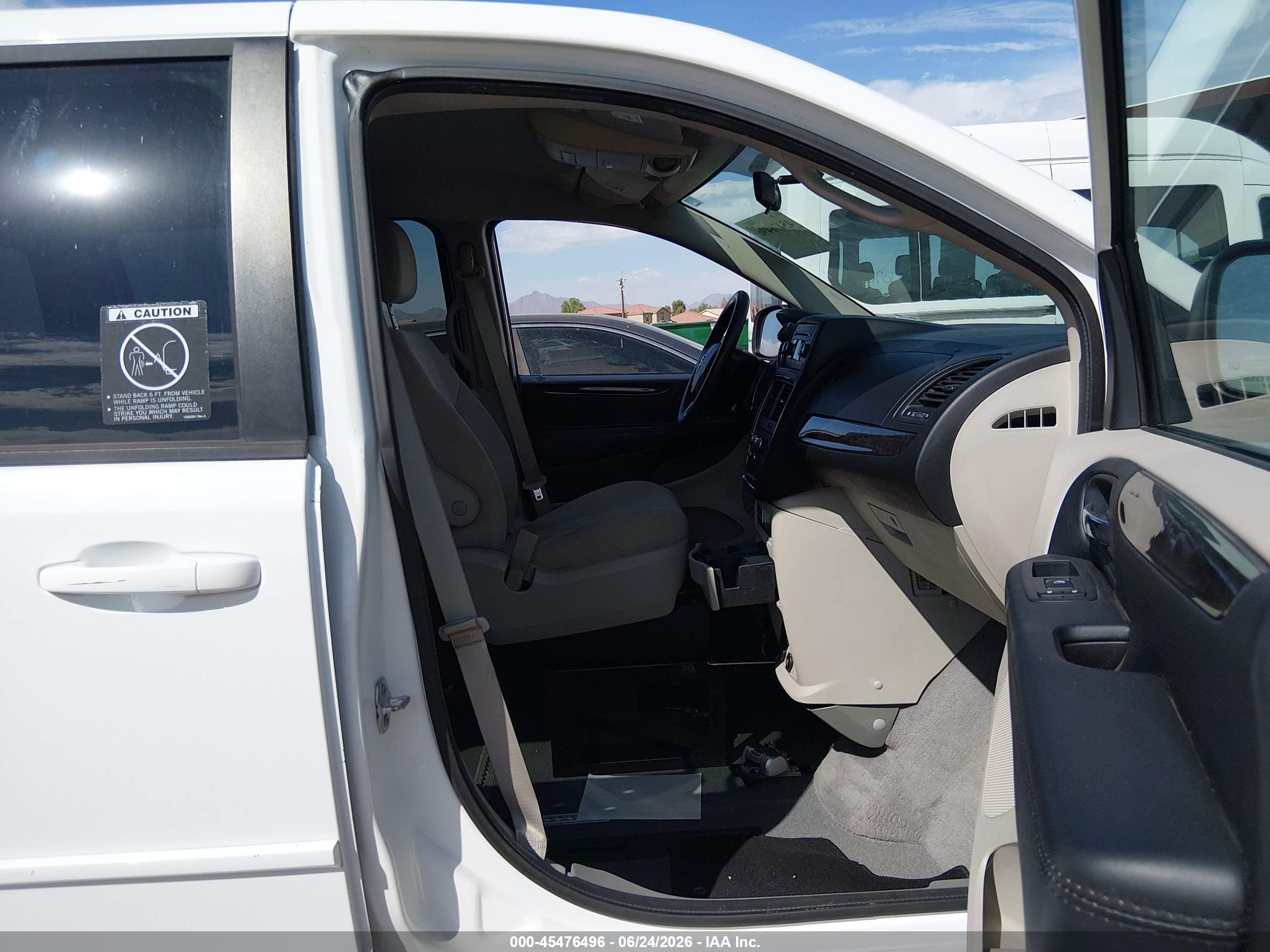 2015 Dodge Grand Caravan Se White vin: 2C7WDGBG2FR568530