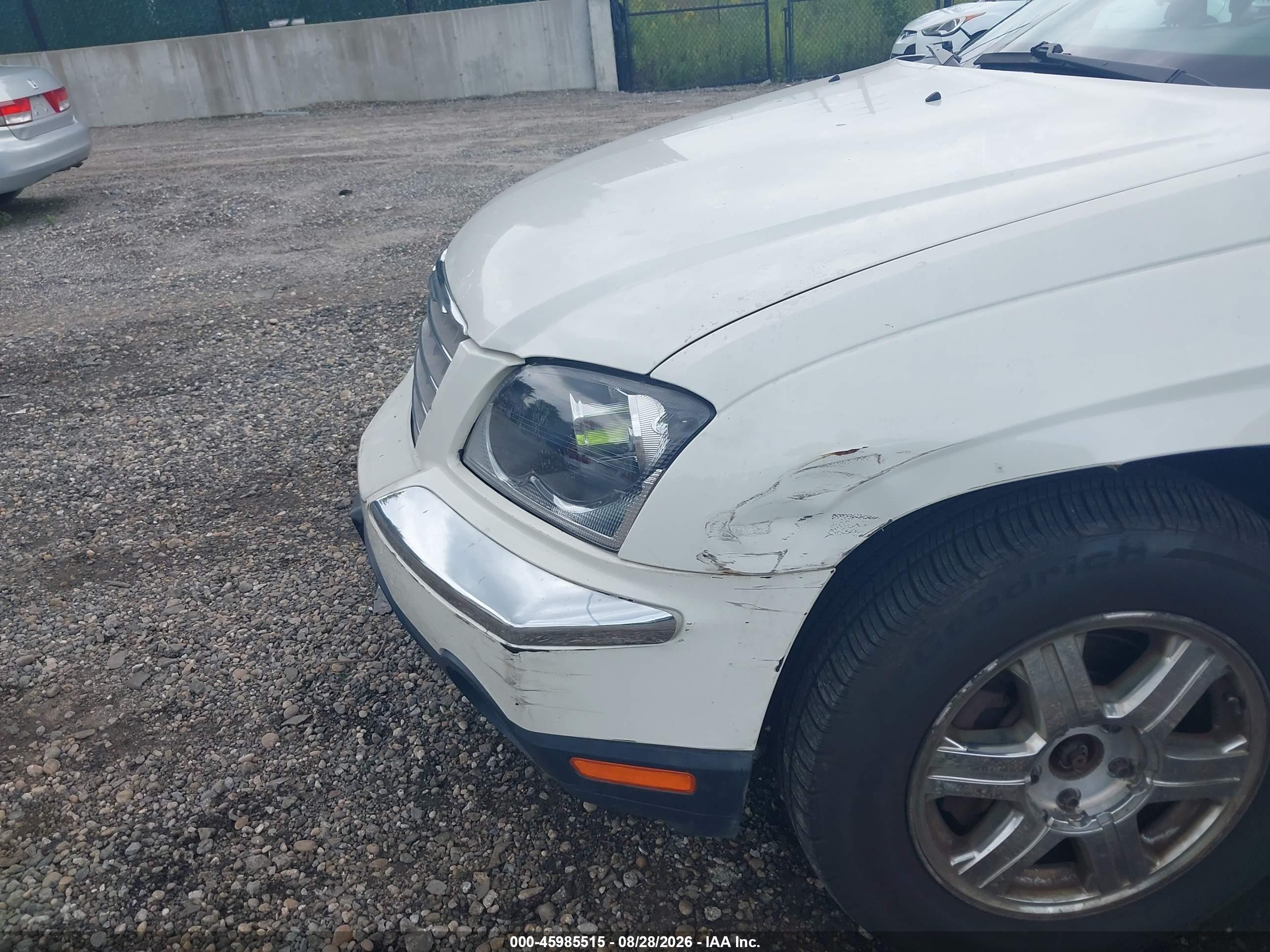 2004 Chrysler Pacifica   White vin: 2C8GF68454R629674