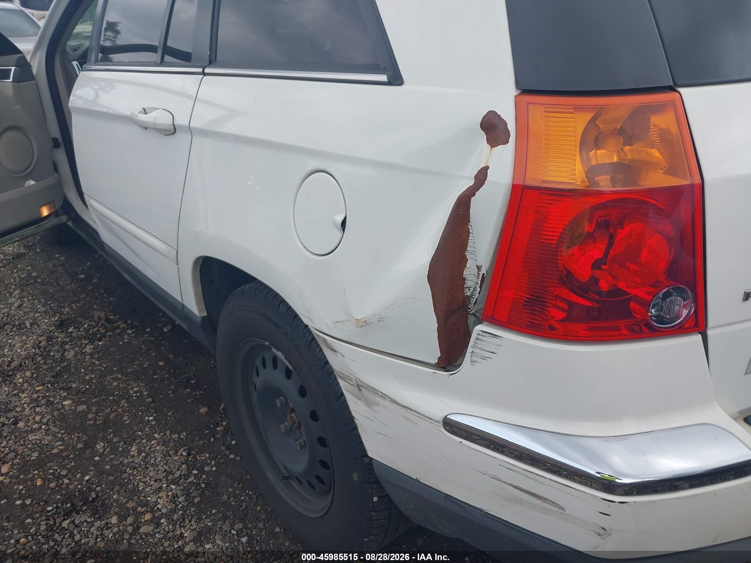 2004 Chrysler Pacifica   White vin: 2C8GF68454R629674