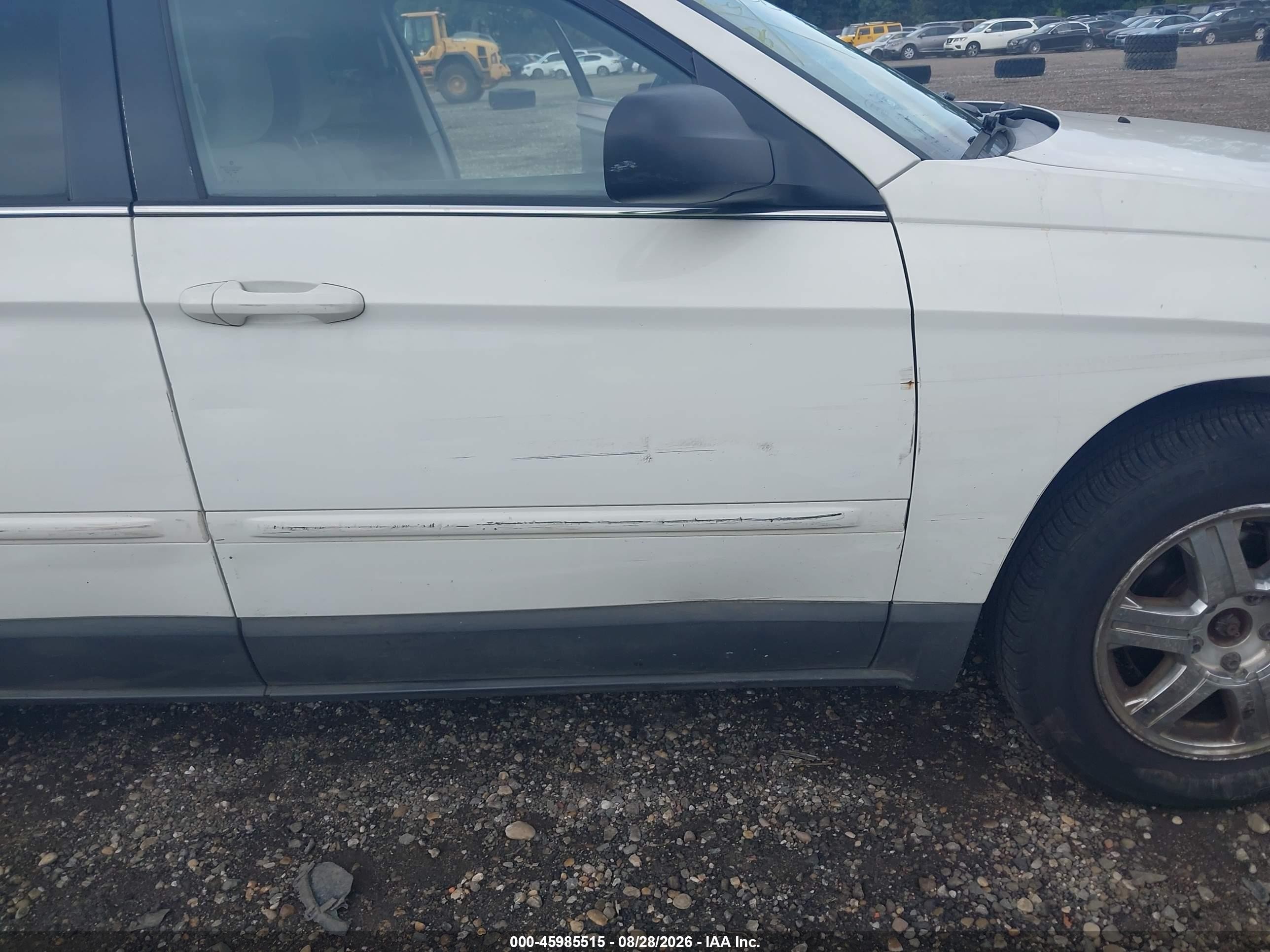 2004 Chrysler Pacifica   White vin: 2C8GF68454R629674