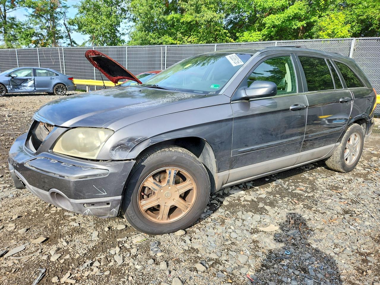 2004 Chrysler Pacifica Gray vin: 2C8GF68464R550109