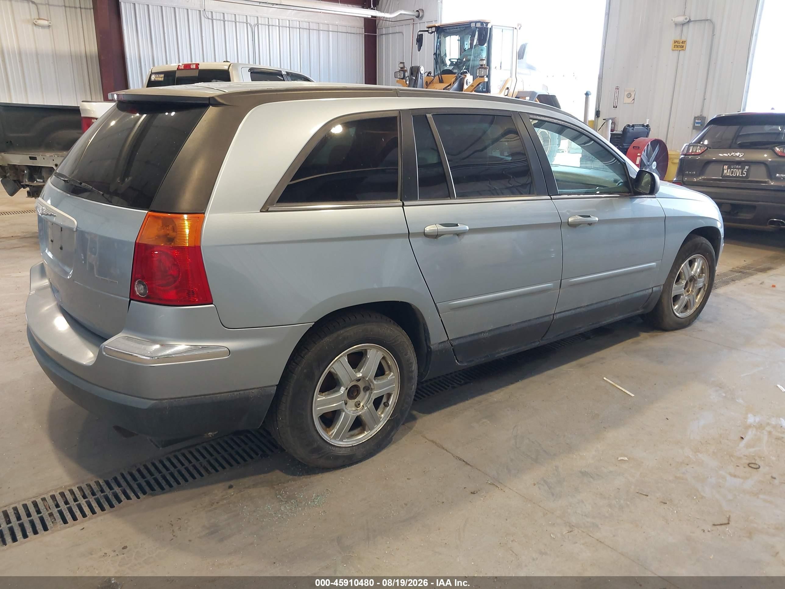 2004 Chrysler Pacifica   Серый vin: 2C8GF68464R618814