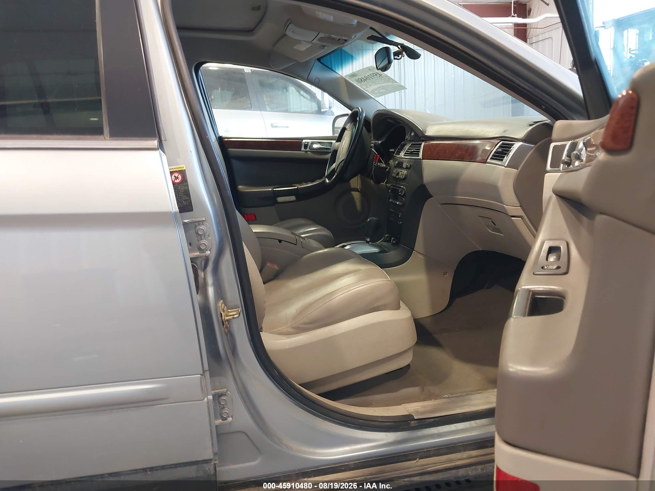 2004 Chrysler Pacifica   Серый vin: 2C8GF68464R618814