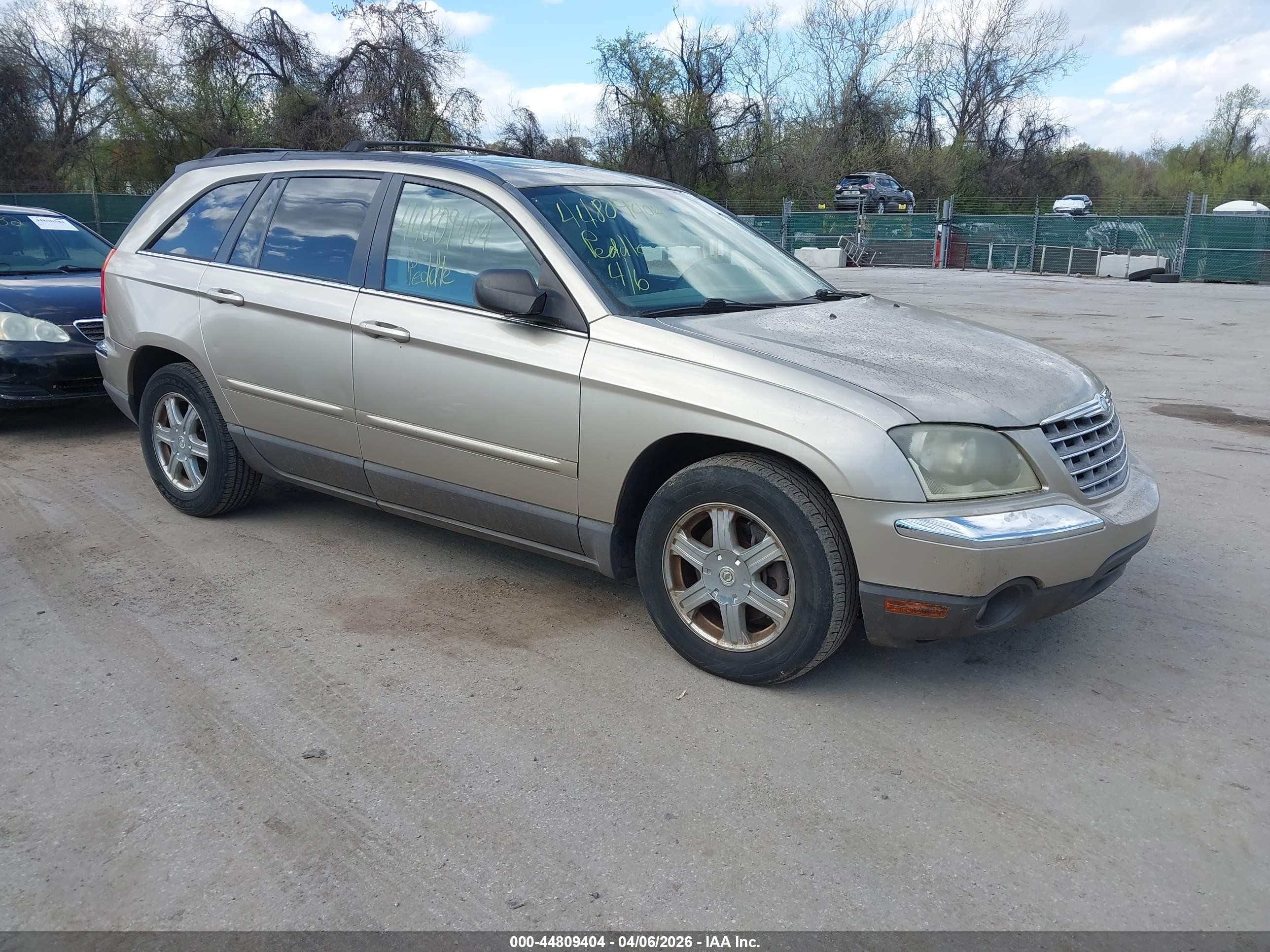 2004 Chrysler Pacifica   Gold vin: 2C8GF68474R540933