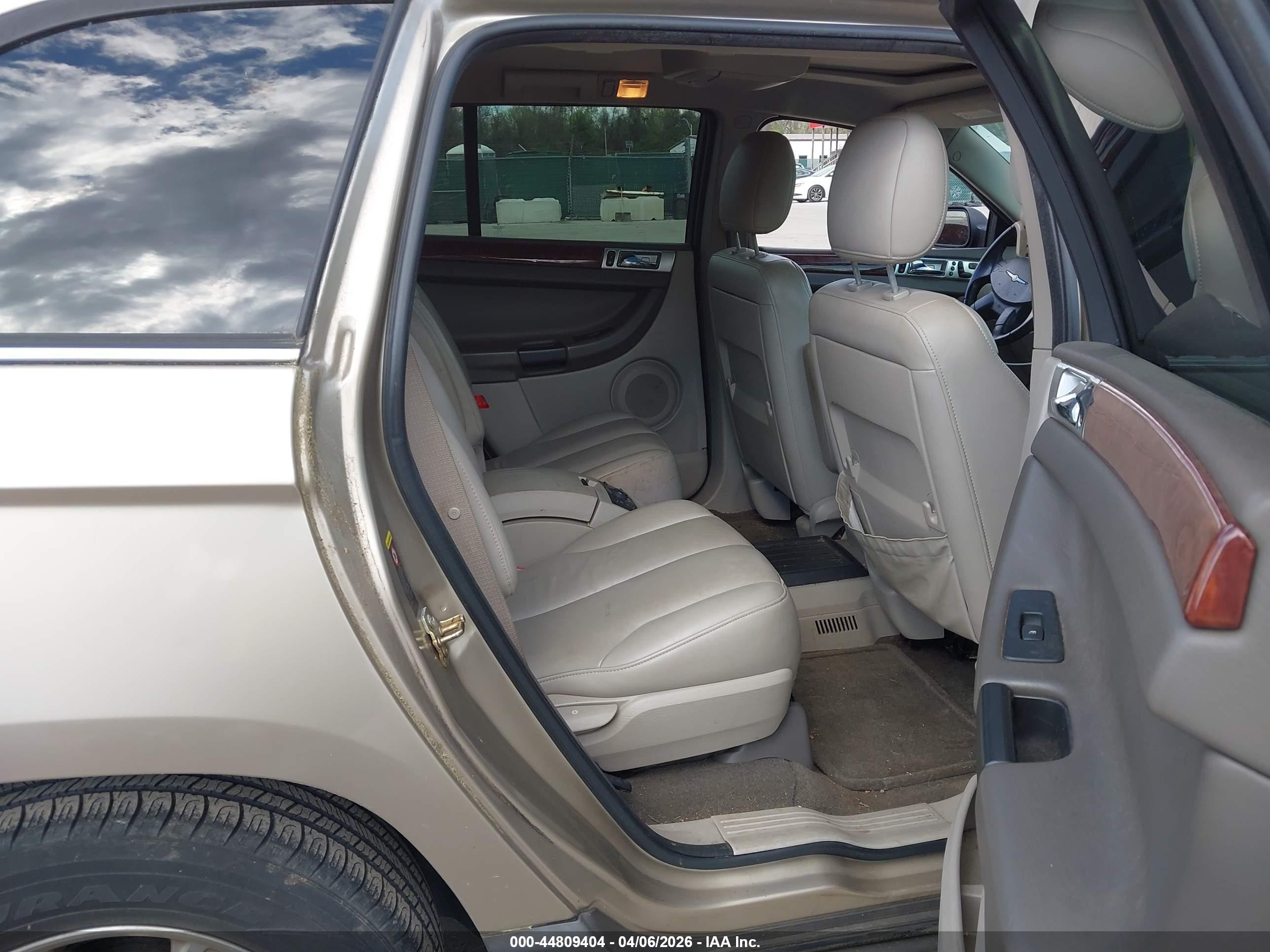 2004 Chrysler Pacifica   Gold vin: 2C8GF68474R540933