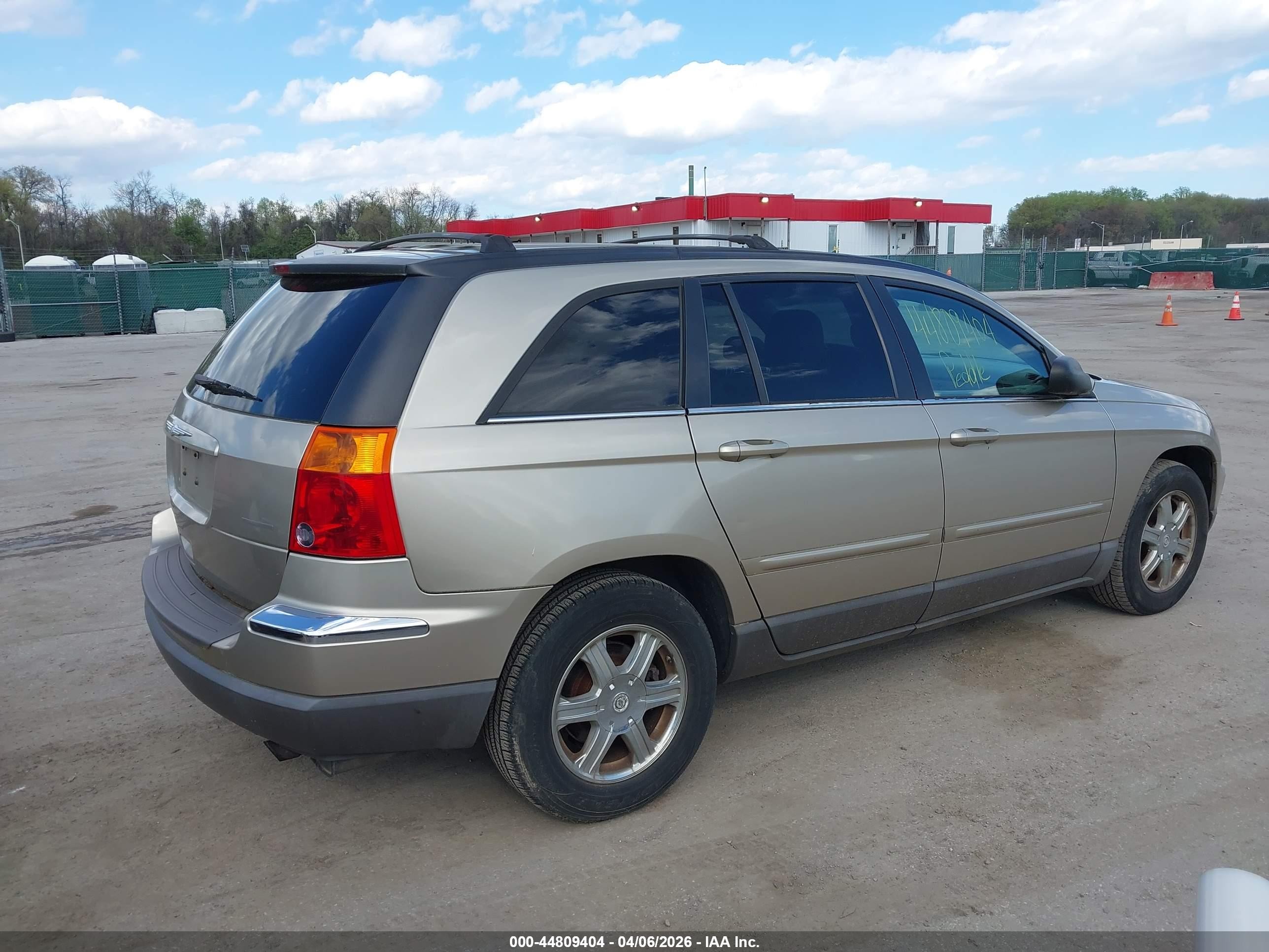 2004 Chrysler Pacifica   Gold vin: 2C8GF68474R540933