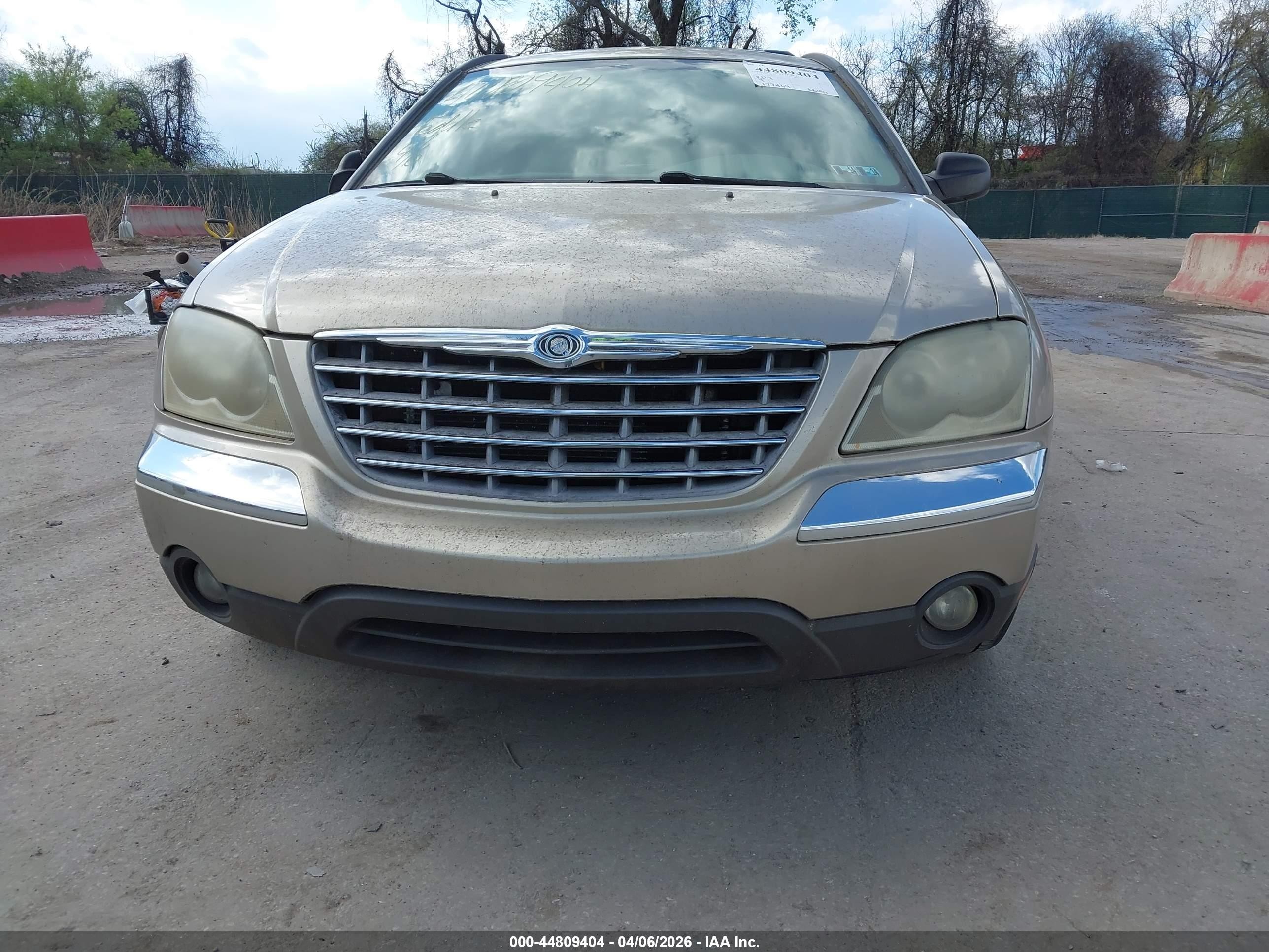 2004 Chrysler Pacifica   Gold vin: 2C8GF68474R540933