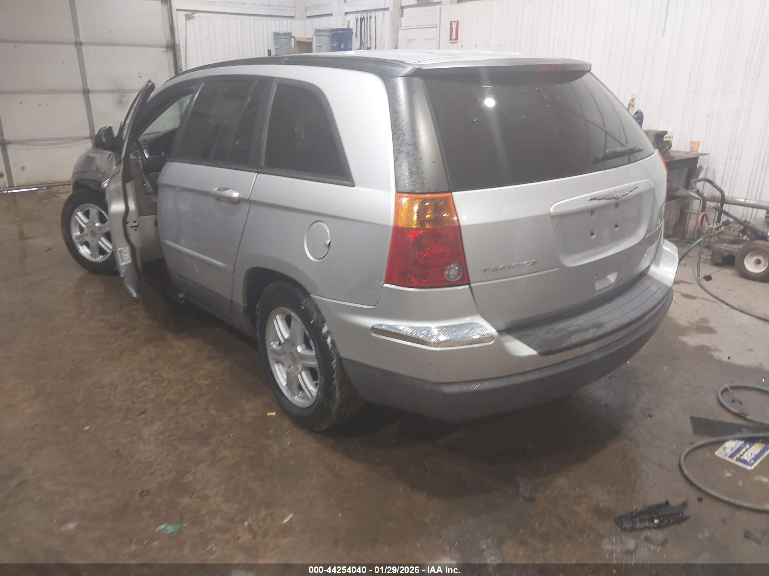 2004 Chrysler Pacifica   Silver vin: 2C8GF68474R628560