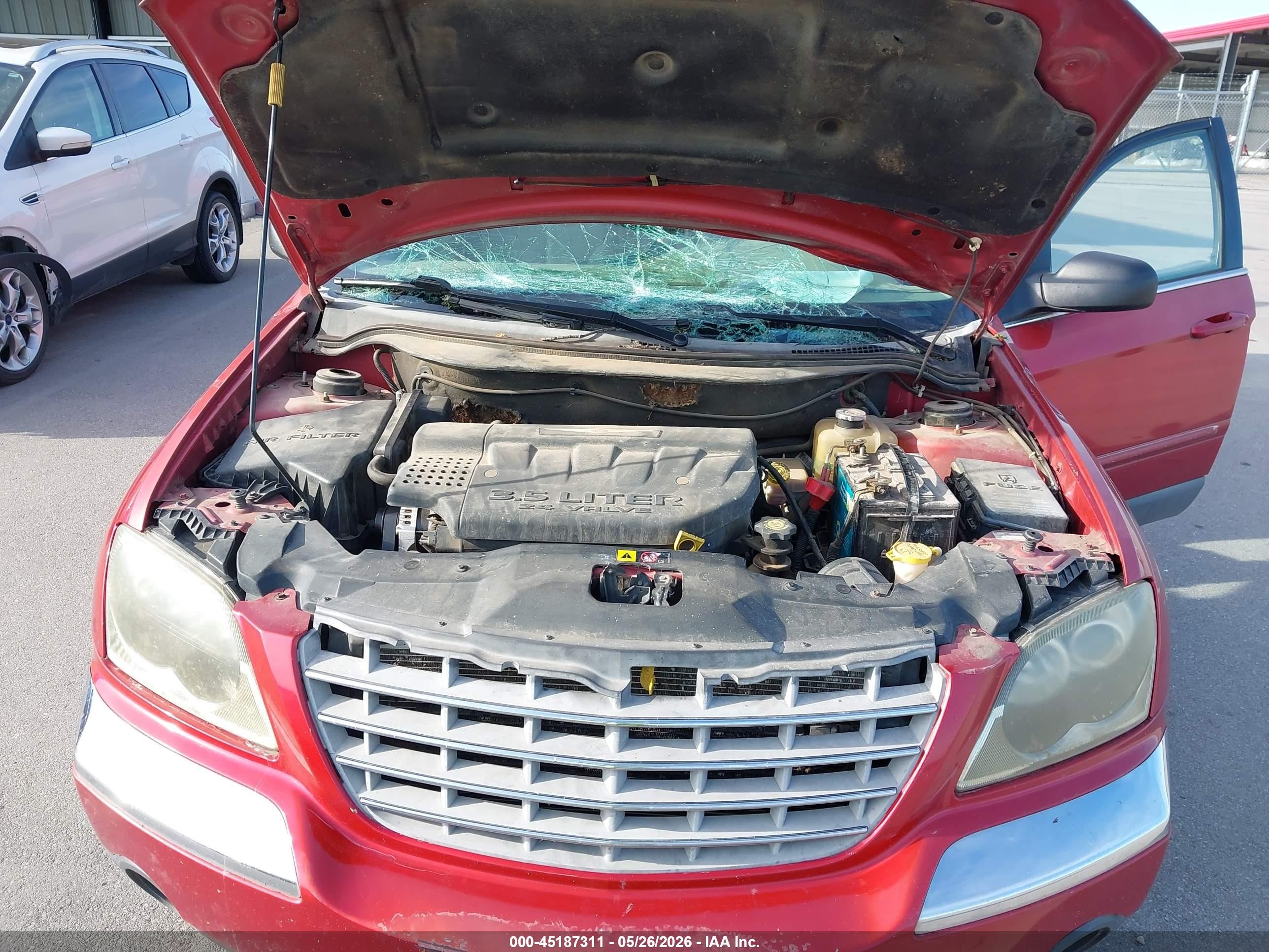 2004 Chrysler Pacifica   Red vin: 2C8GF68494R293673