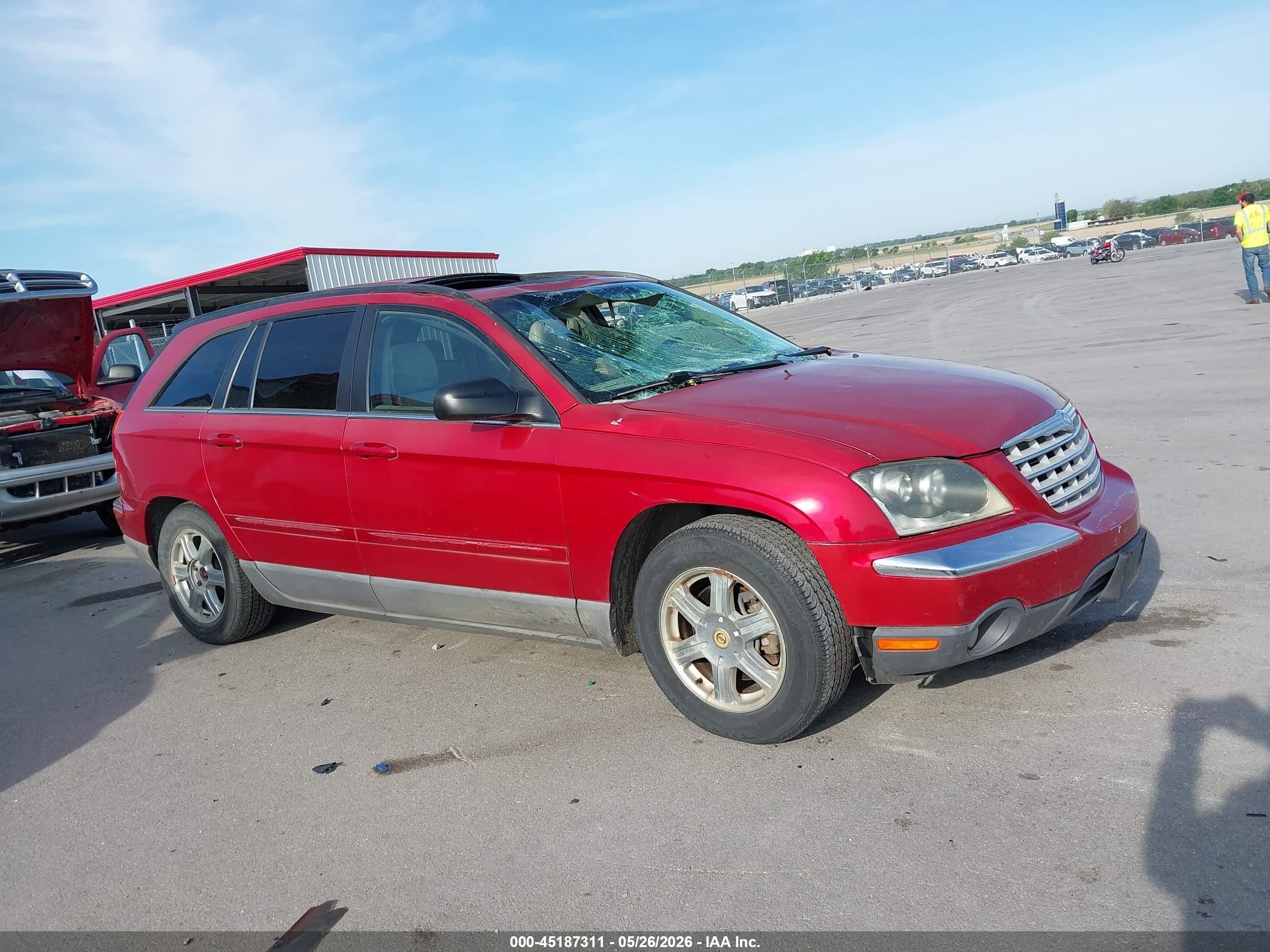 2004 Chrysler Pacifica   Red vin: 2C8GF68494R293673