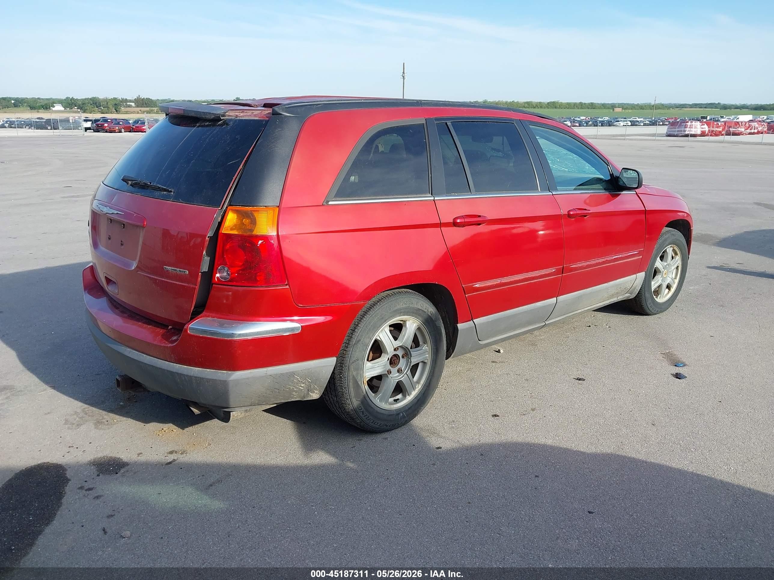 2004 Chrysler Pacifica   Red vin: 2C8GF68494R293673