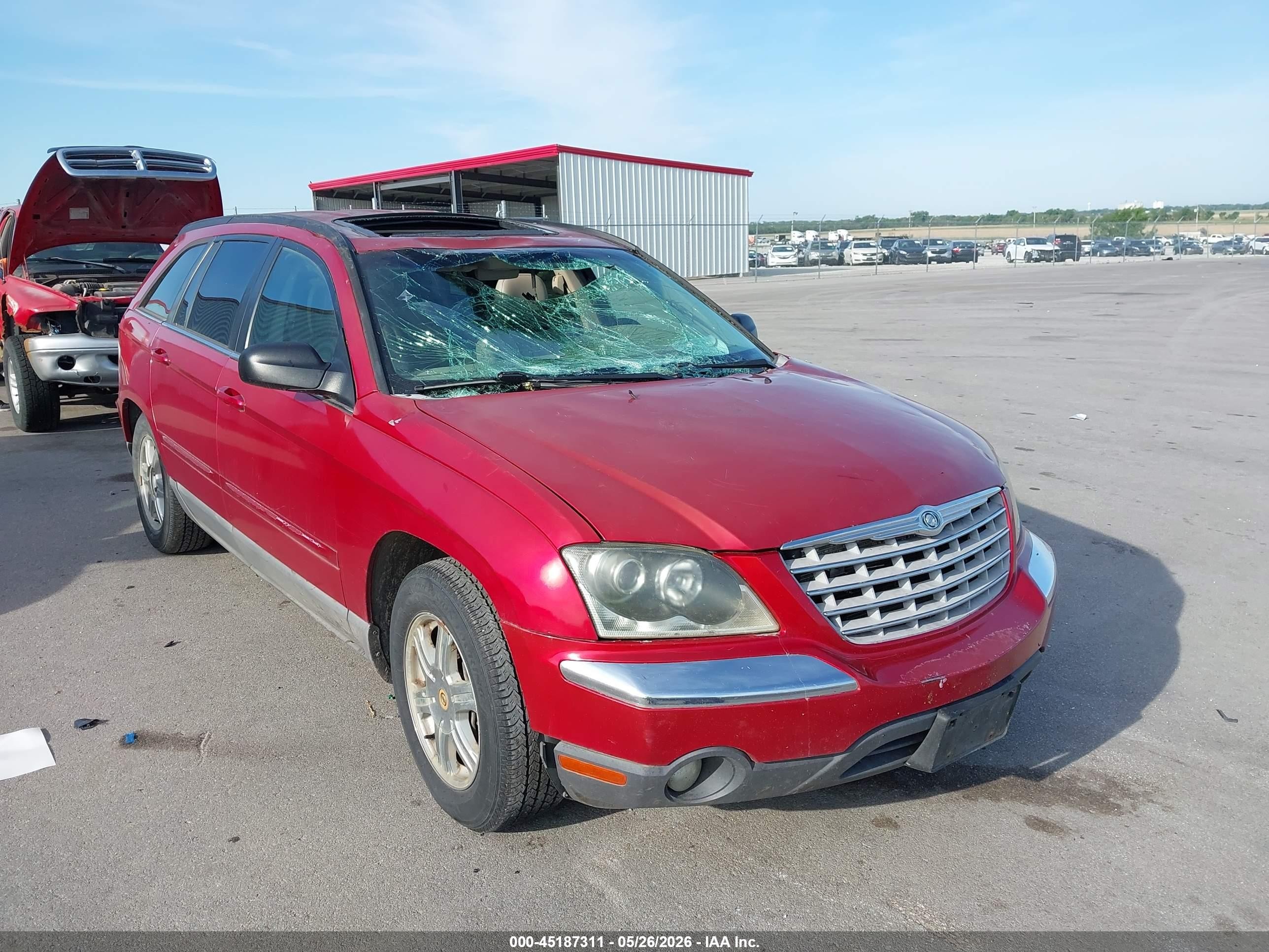 2004 Chrysler Pacifica   Red vin: 2C8GF68494R293673